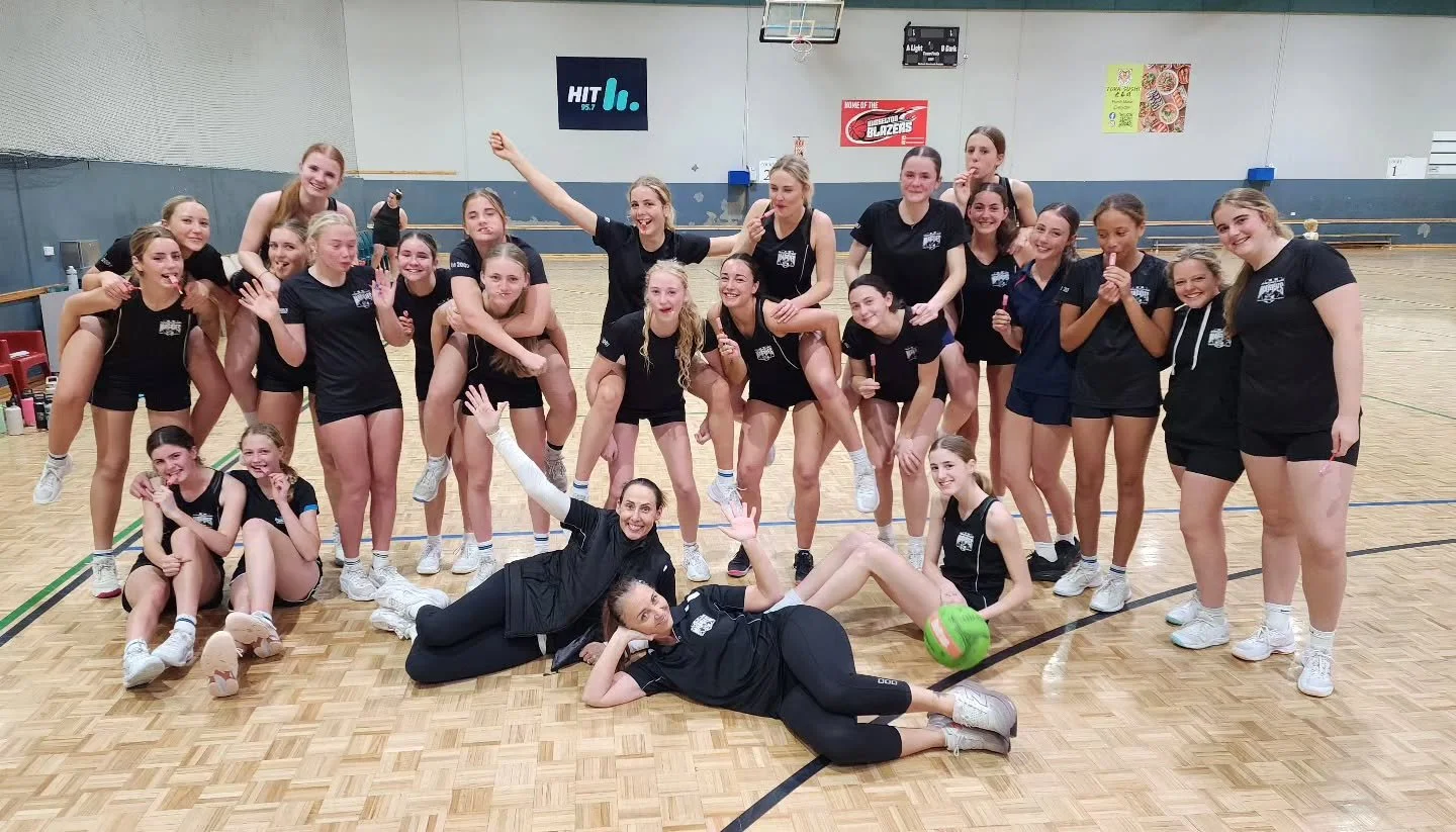 Squad goals 🖤🤍

Huge thanks to our 18s girls who came along to the last training session for the year to support the 16s as they had into the Grand Final this weekend.