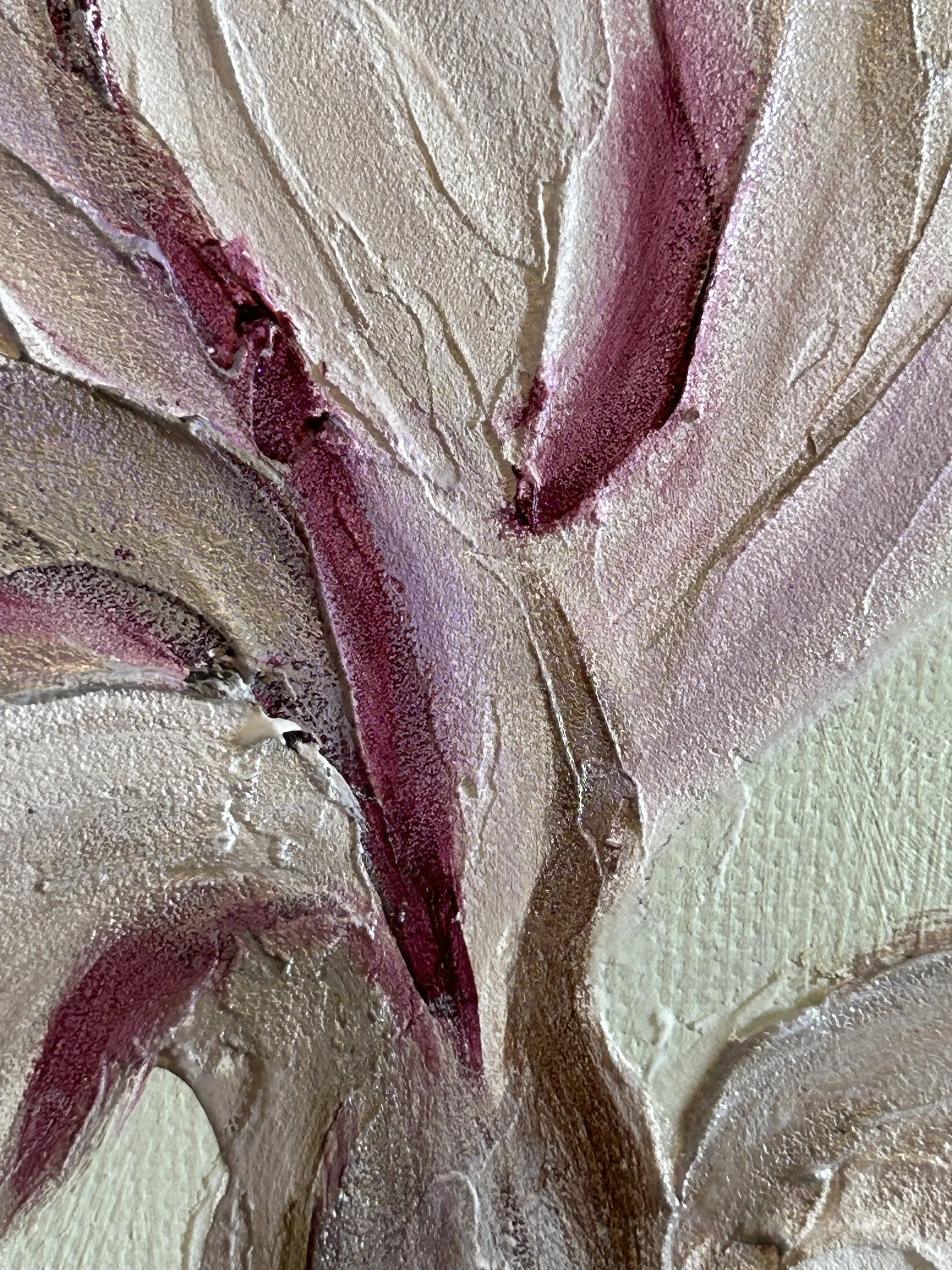 Close-up detail - Pale Elegance
