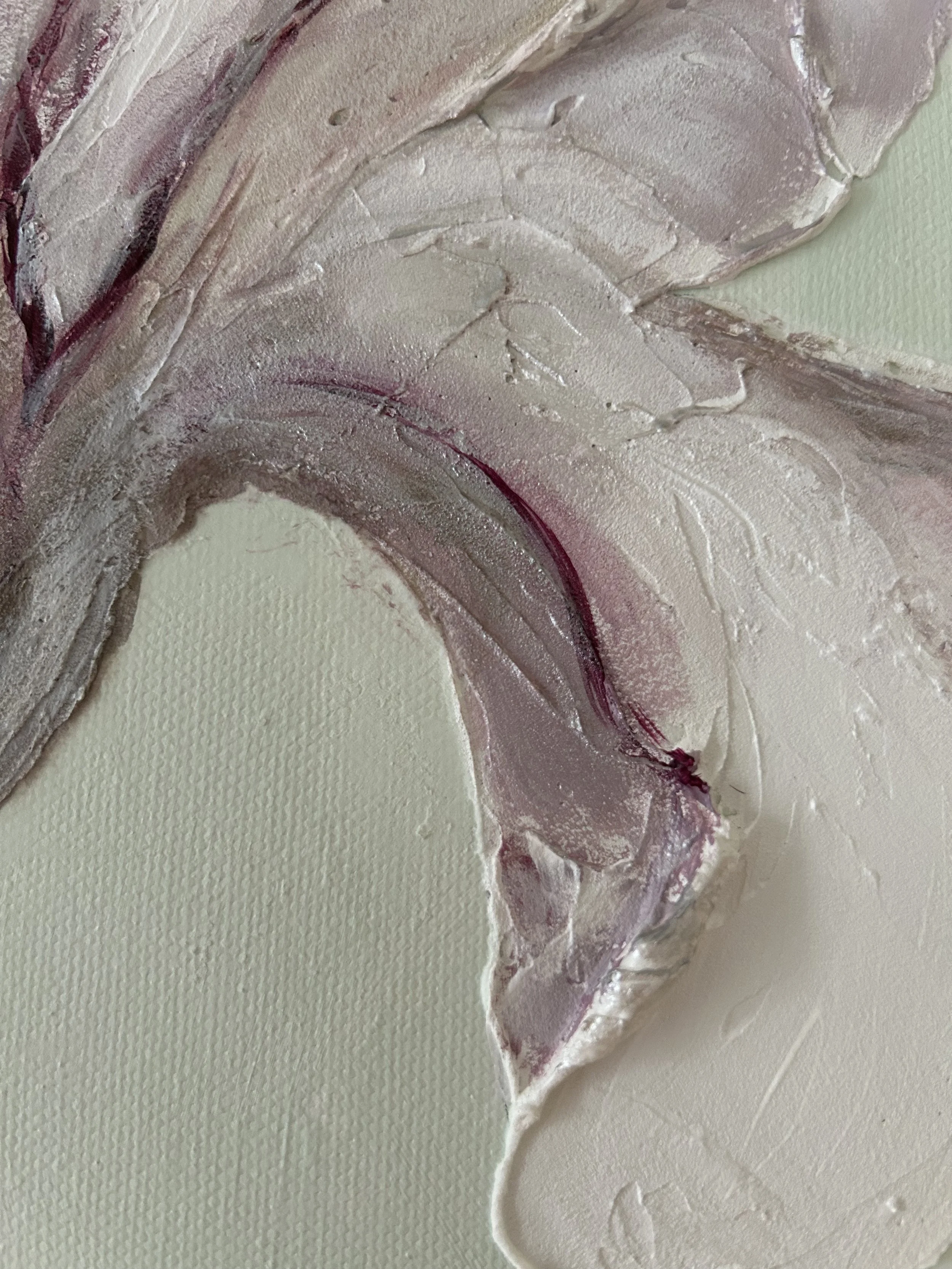 Close-up detail - Pale Elegance