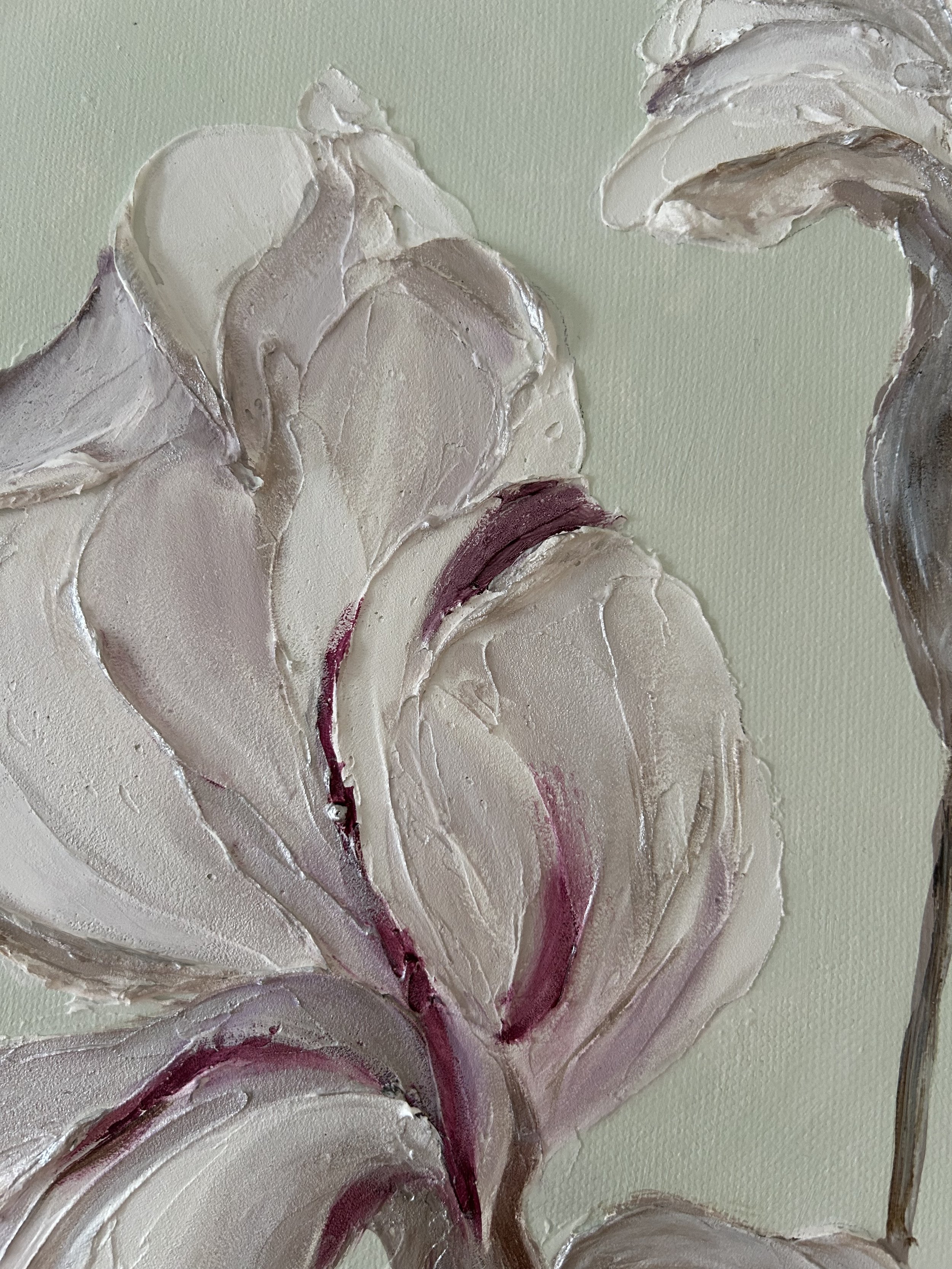 Close-up detail - Pale Elegance