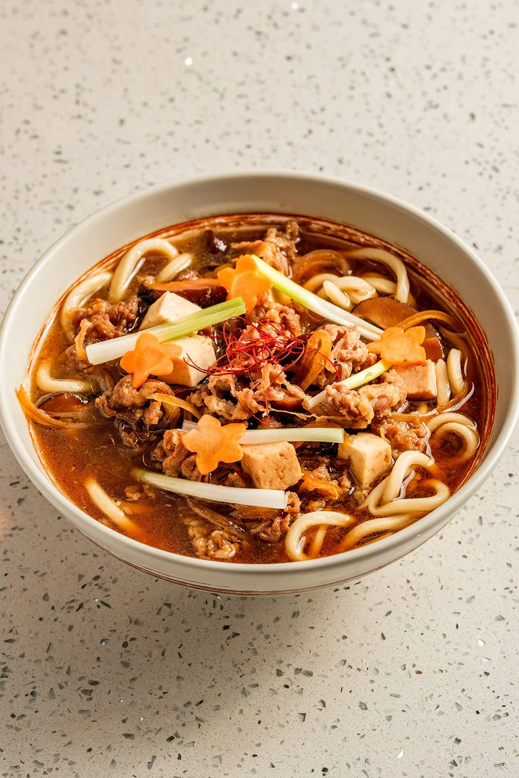 Country-style Sukiyaki Beef Udon |
kake udon + simmered fatty beef + tofu + shiitake mushrooms + onions
$19.00