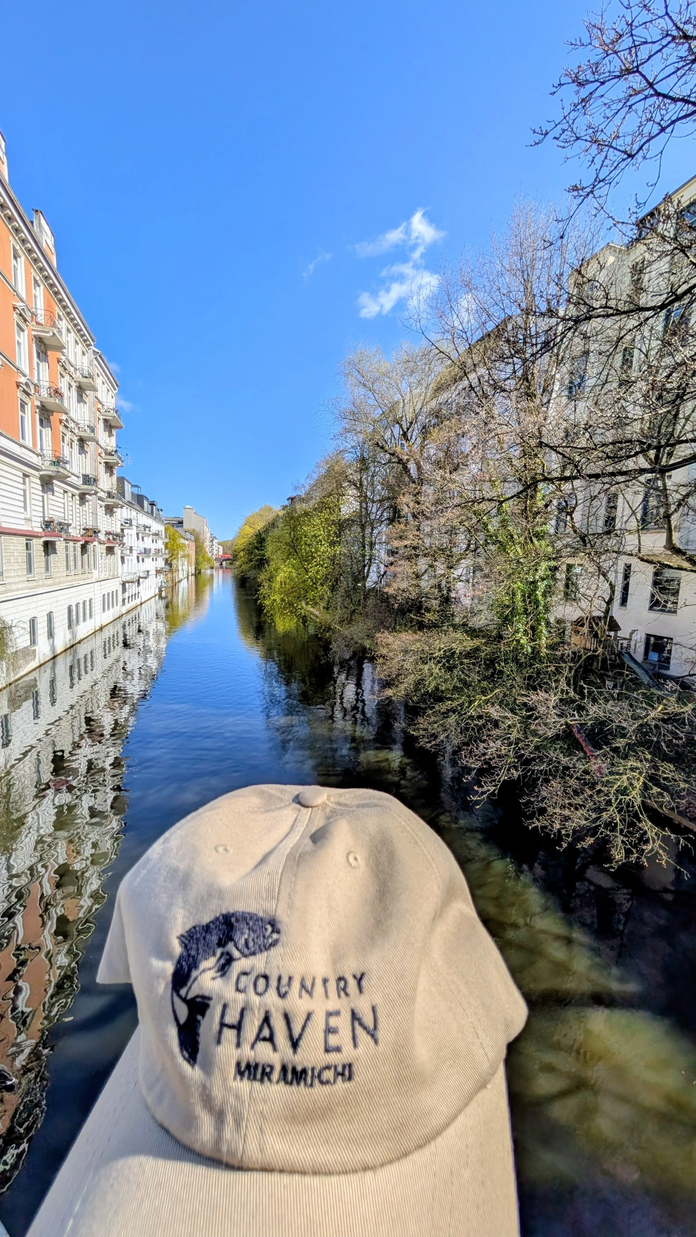 Hat loves old Hamburg