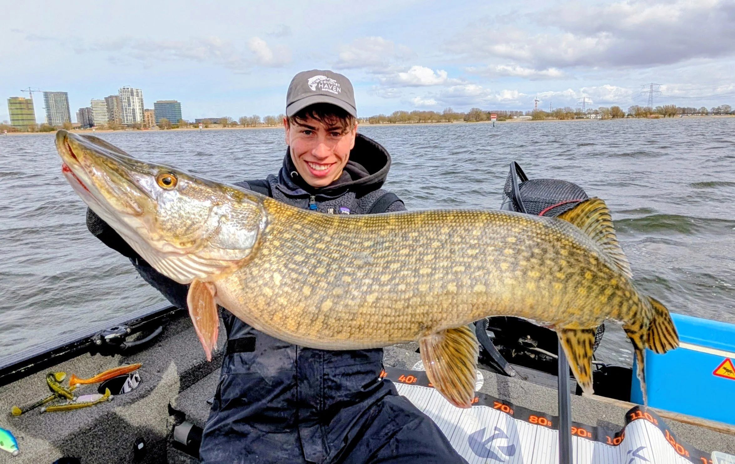 Sami with Hat and another big pike in the Netherlands