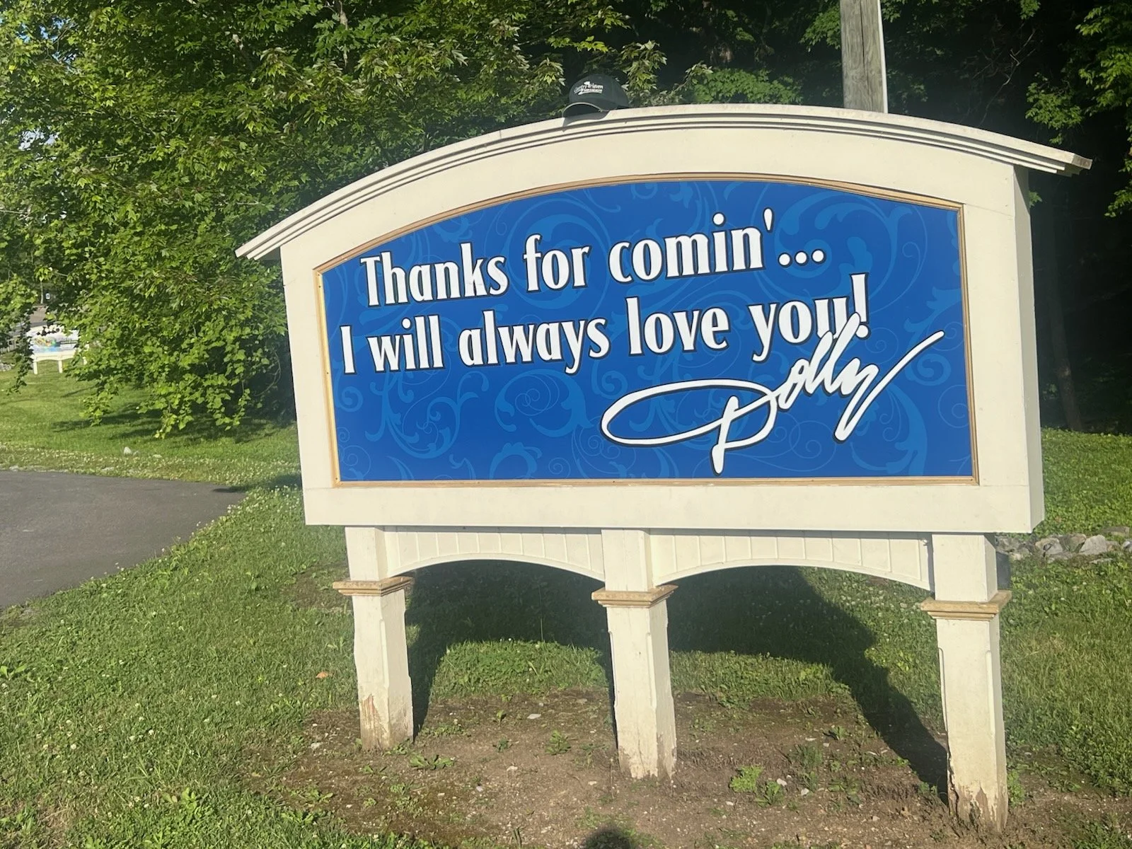 Hat loves Dolly Parton