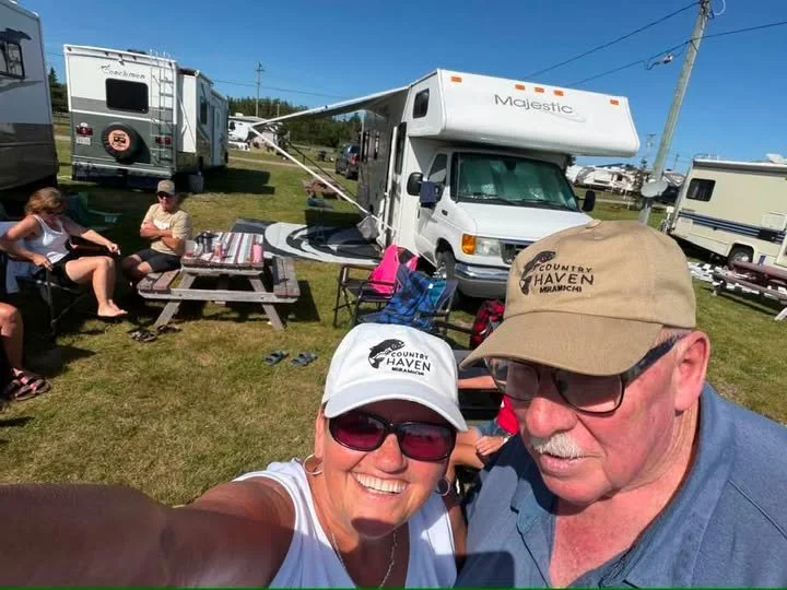 Hat helping Barbara Rick singing in La Dune in Val Comeau, NB