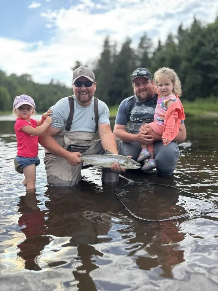 Hat with fathers and daughters on the Cains