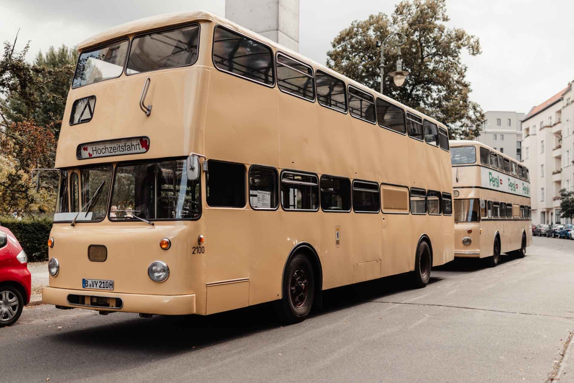 oldtimer-bus-berlin-hochzeitsbus.jpg
