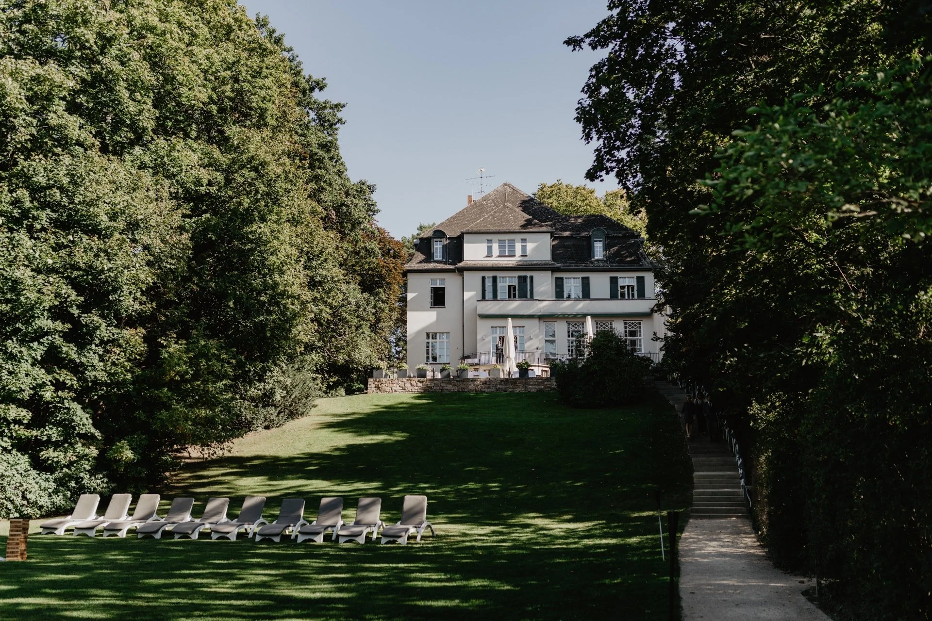 Villa-Blumenfisch_Hochzeit-feiern-Wannsee-Berlin-Hochzeitslocation-min.jpg
