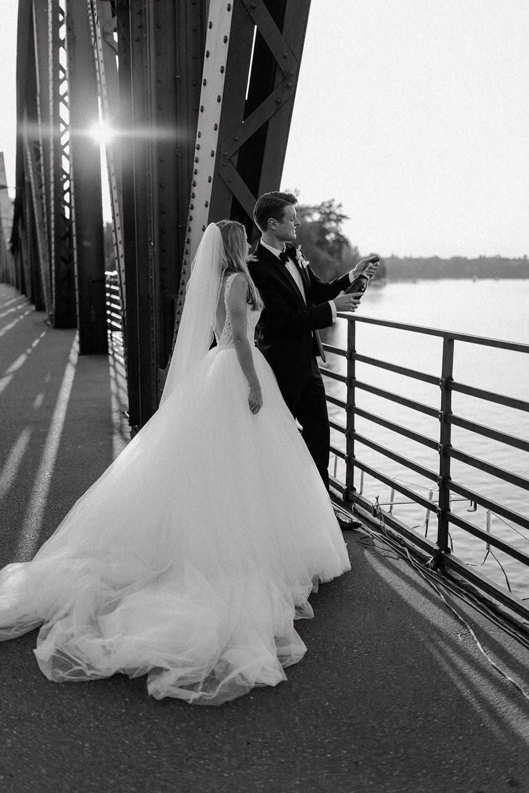 _T4A0350_{JessiundSebastian.de}_CharlyundDaniel_PaarshootingGlienickerBrücke_2179_websize.jpg