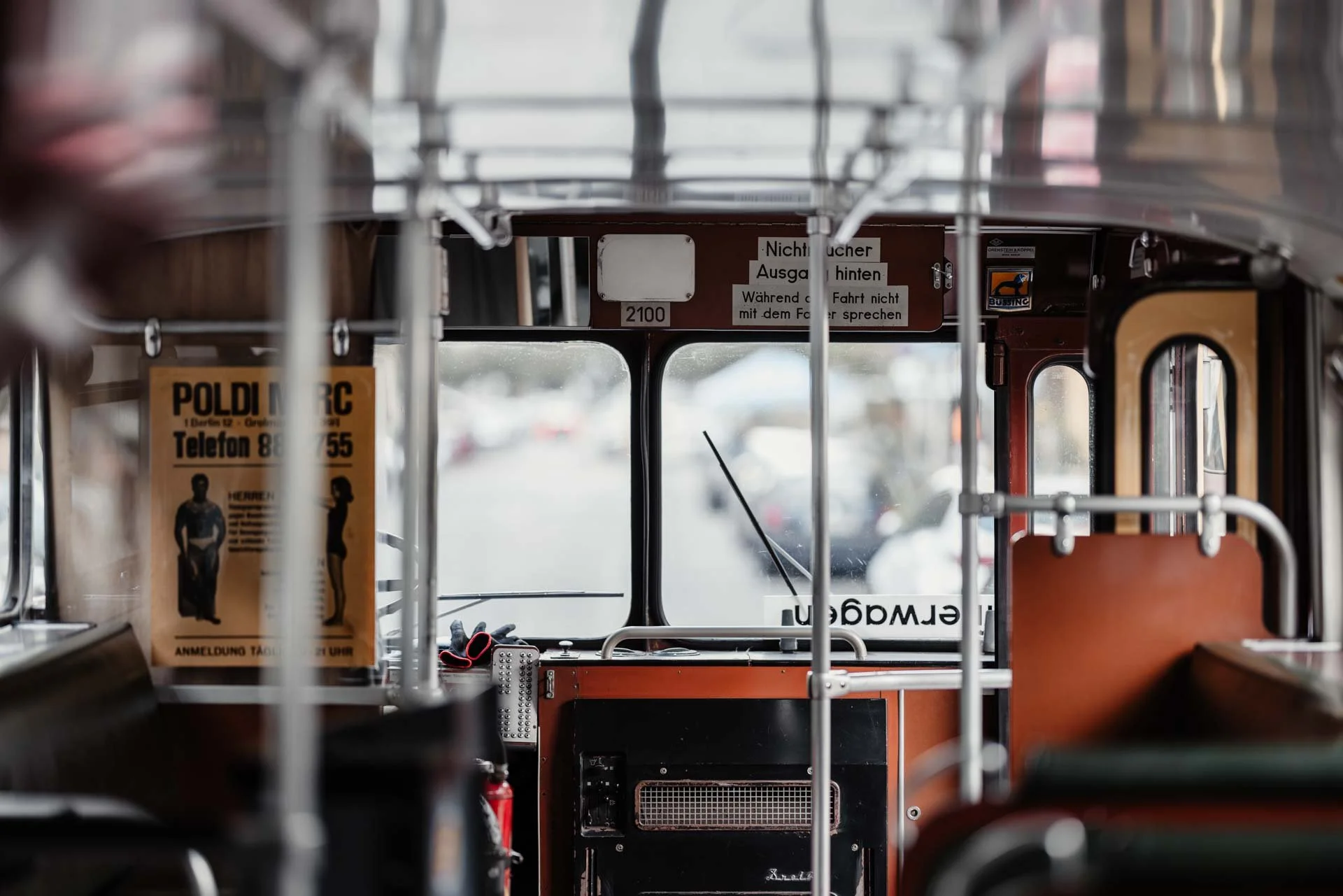 oldtimer-bus-berlin-hochzeitsfotos.jpg