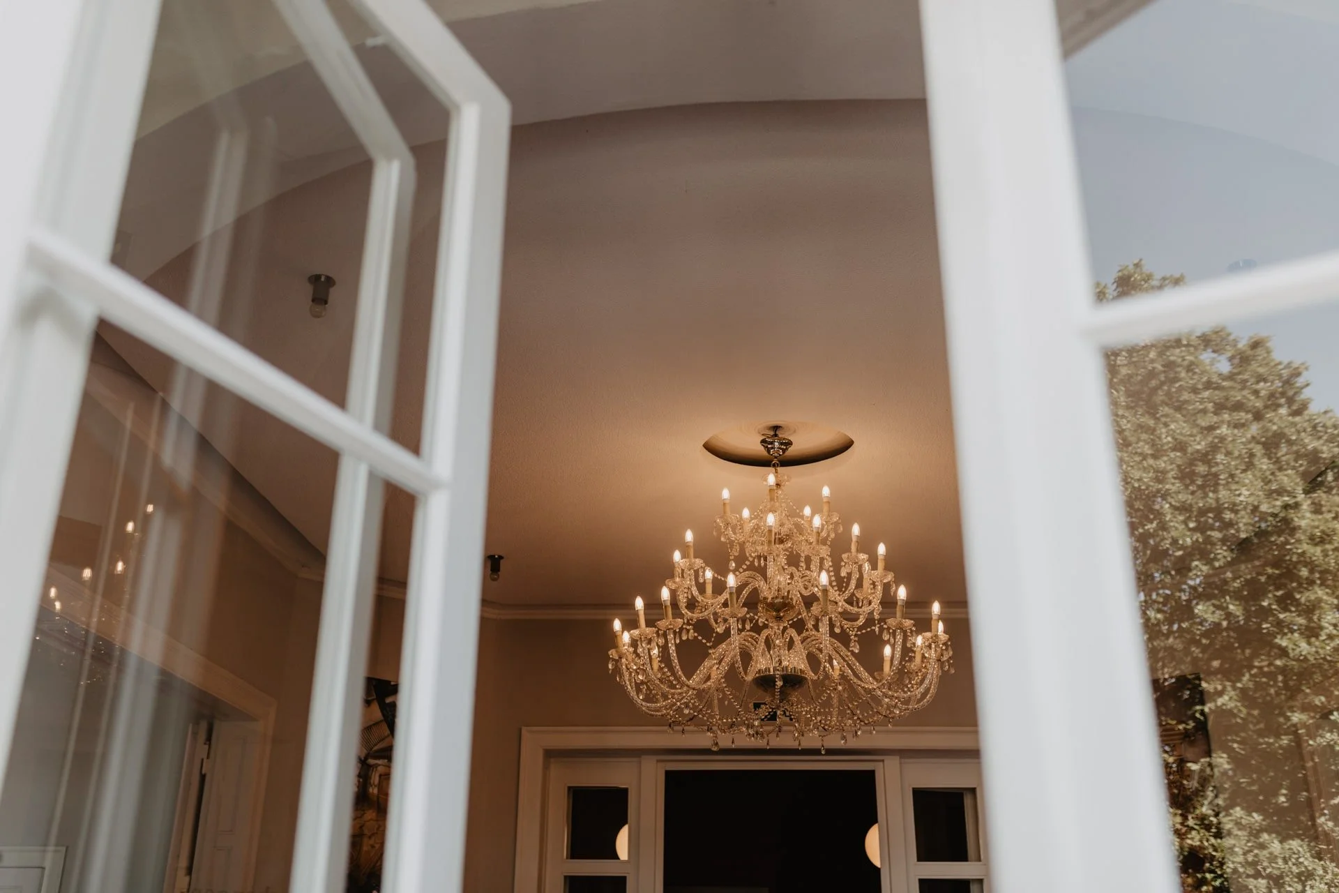 Villa-Blumenfisch_Berlin-Hochzeit-am-Wannsee-Hochzeitslocation-min-1.jpg