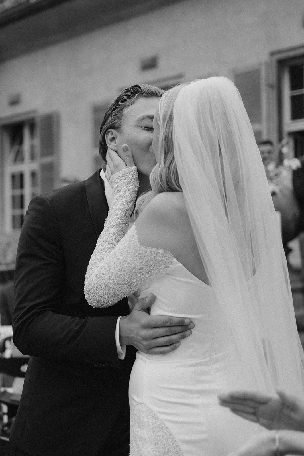 Hochzeitskuss bei Trauung bei einer Hochzeit in Potsdam