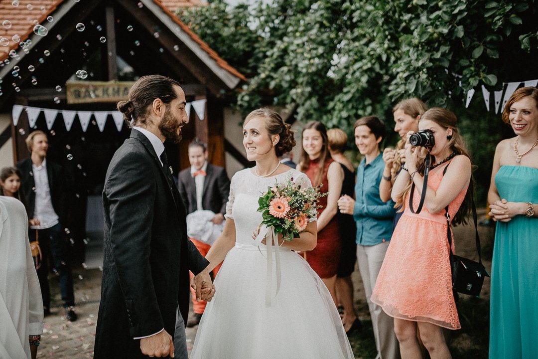 hochzeit-in-der-alte-fasanerie-familienfarm-lübars-in-berlin-hochzeitsfotos-hochzeitsfotograf-hochzeitsfotografie (1).jpg