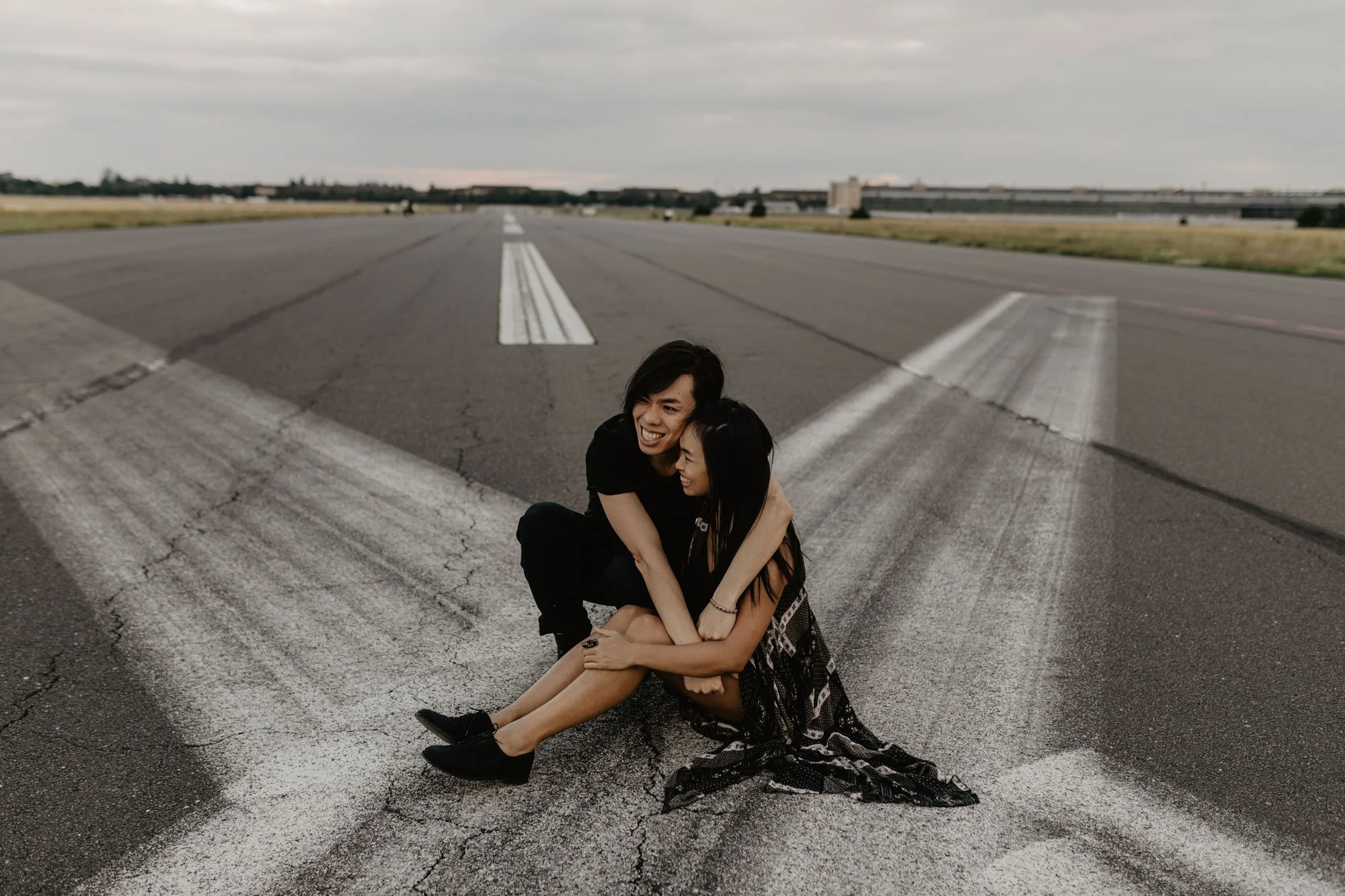 Paarfotos-Fotoshooting_Berlin-Kreuzberg-Tempelhof_Verlobungsfotos.jpg