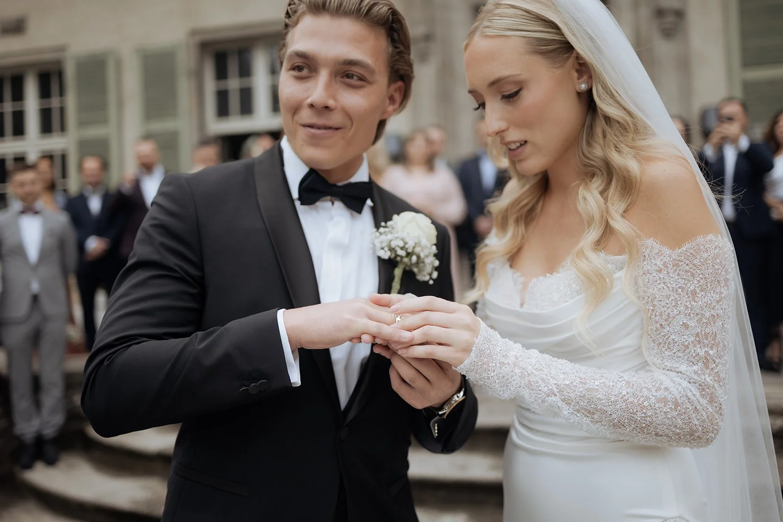 Ringtausch bei Trauung bei einer Hochzeit in Potsdam