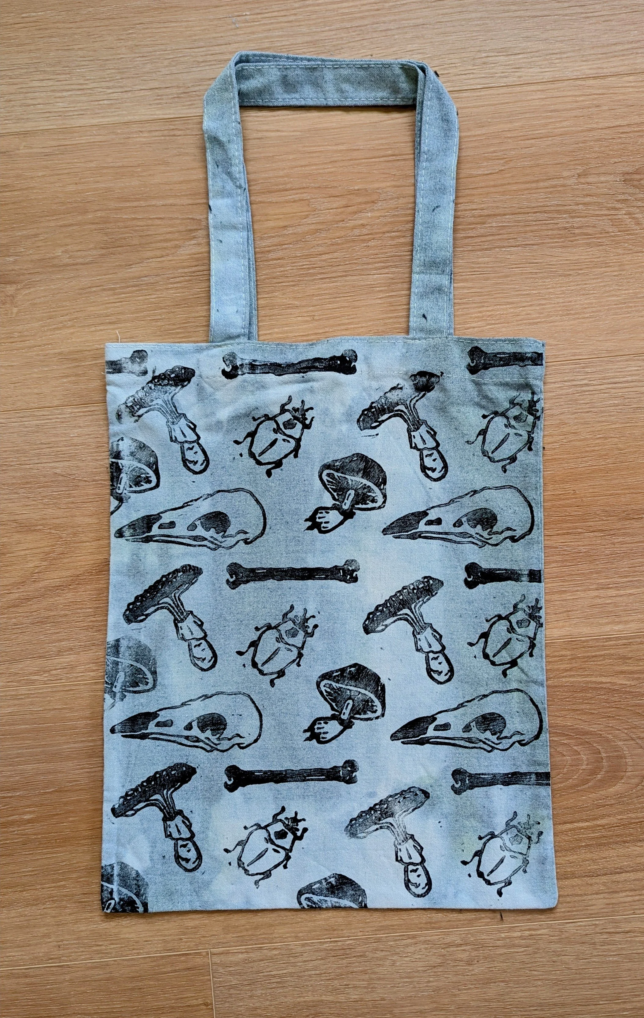 Nature's recycling system - Tote bag