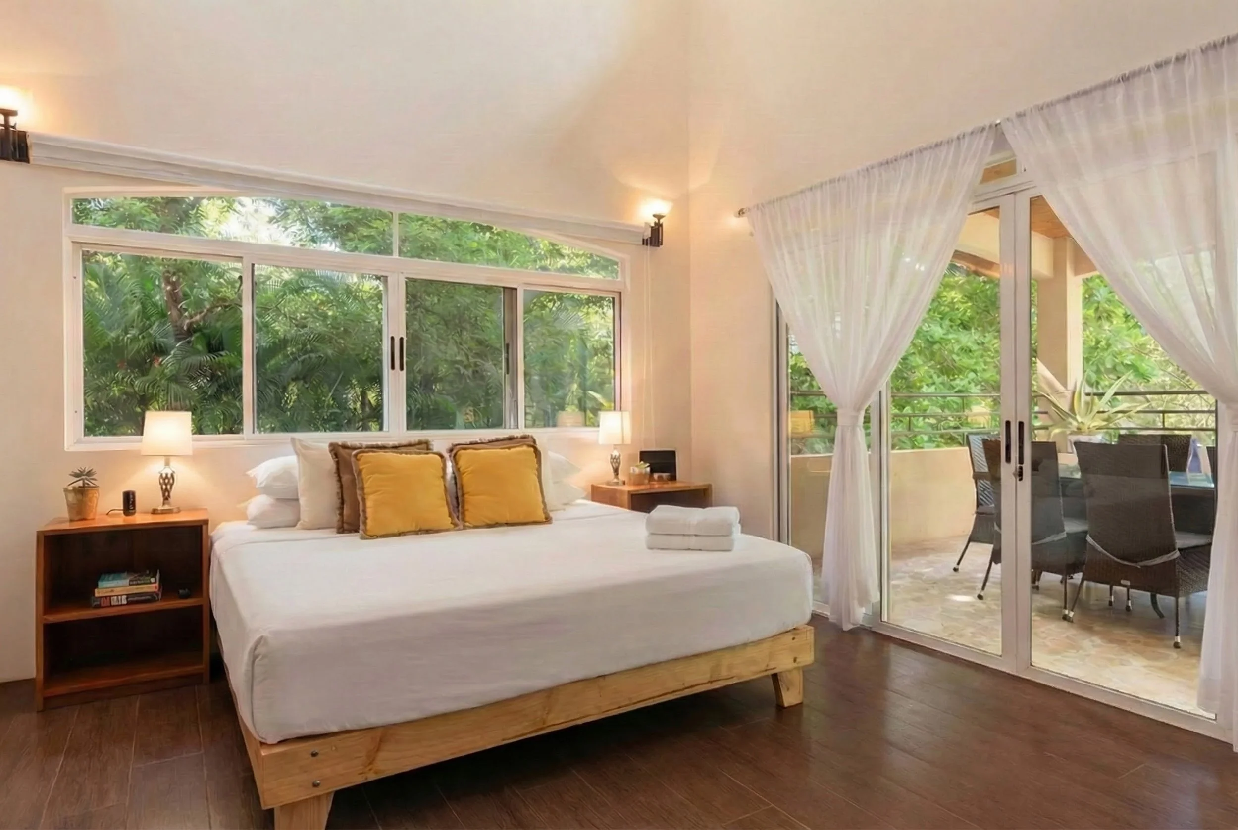 Master ensuite king bedroom
