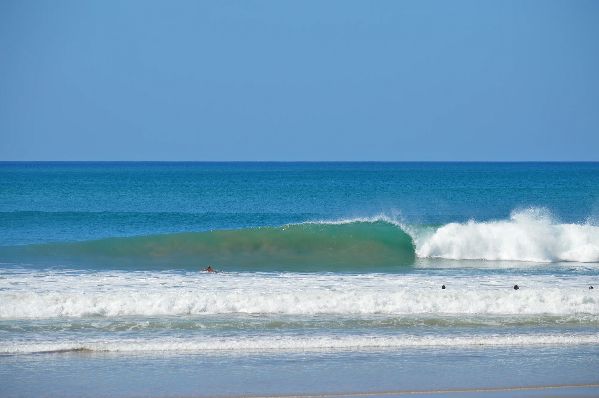 Epic beach breaks few guys out!