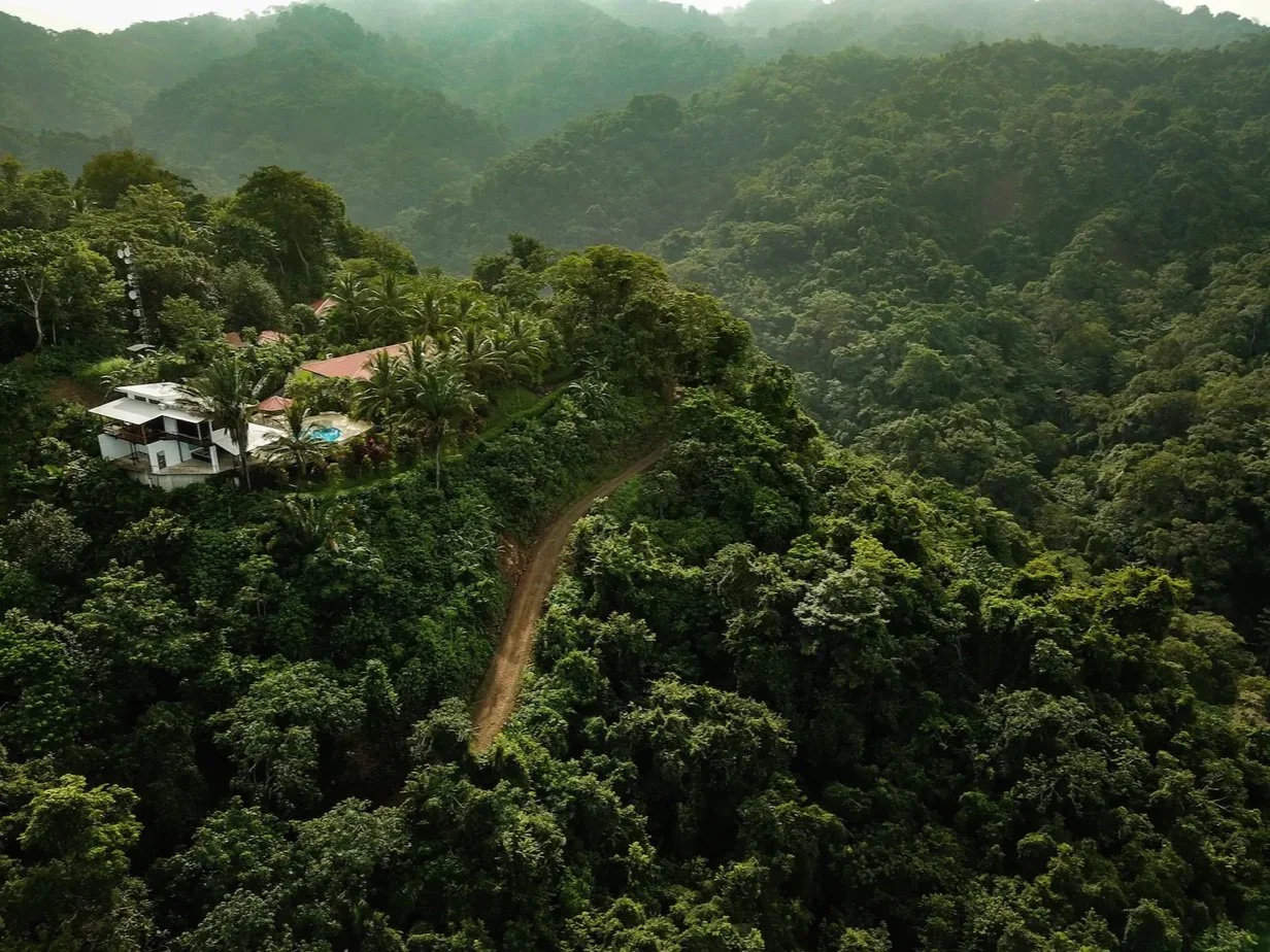 mal-pais-tropical-dream-airbnb.jpg