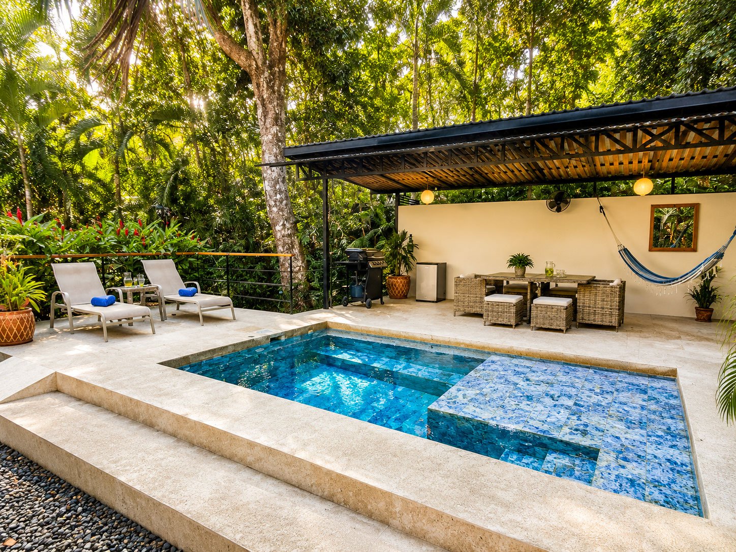 Tropical private pool, Pacific Cottage