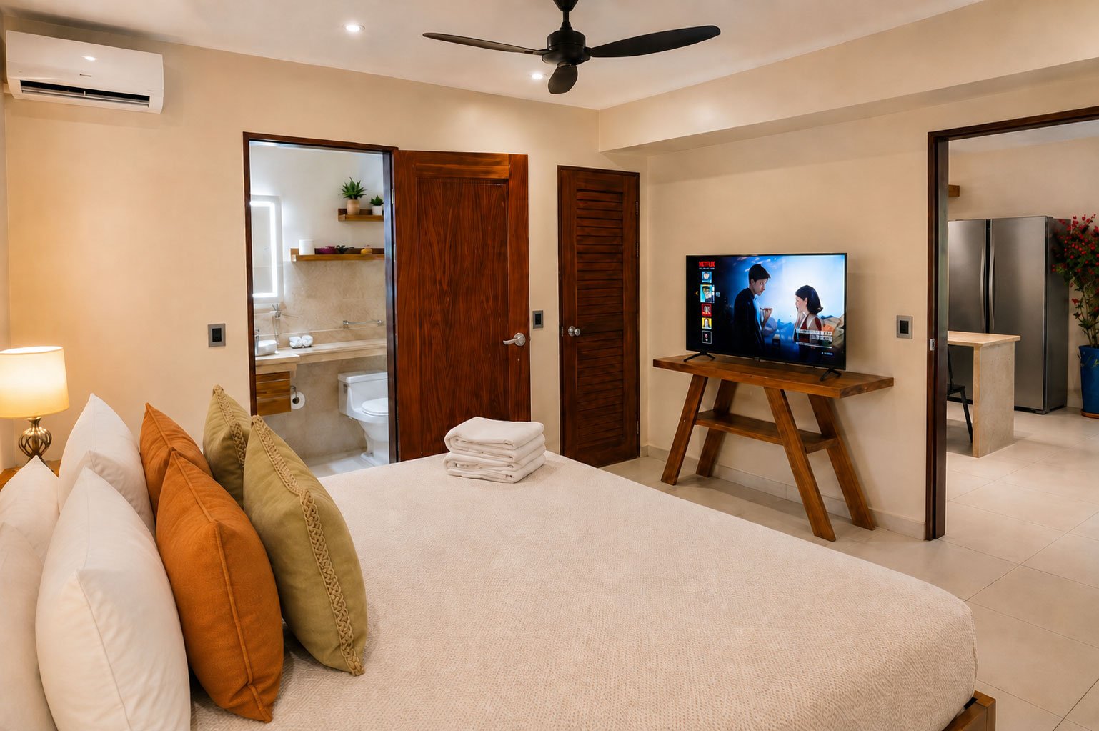 Master ensuite king bedroom