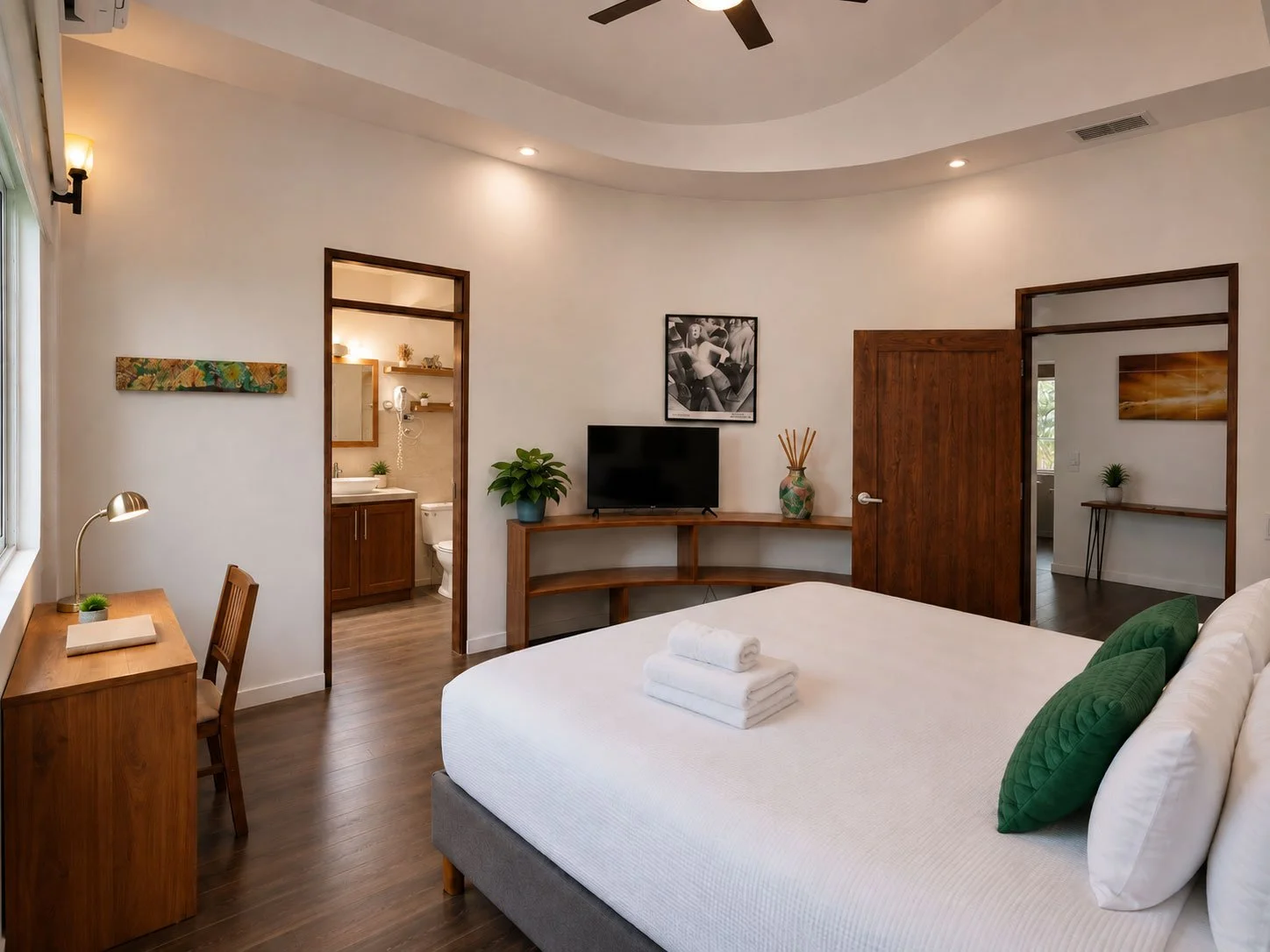 Second ensuite king bedroom