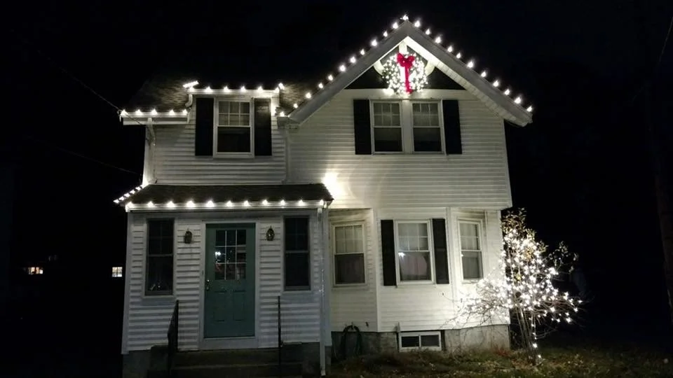 Basic roofline with wreath and small tree