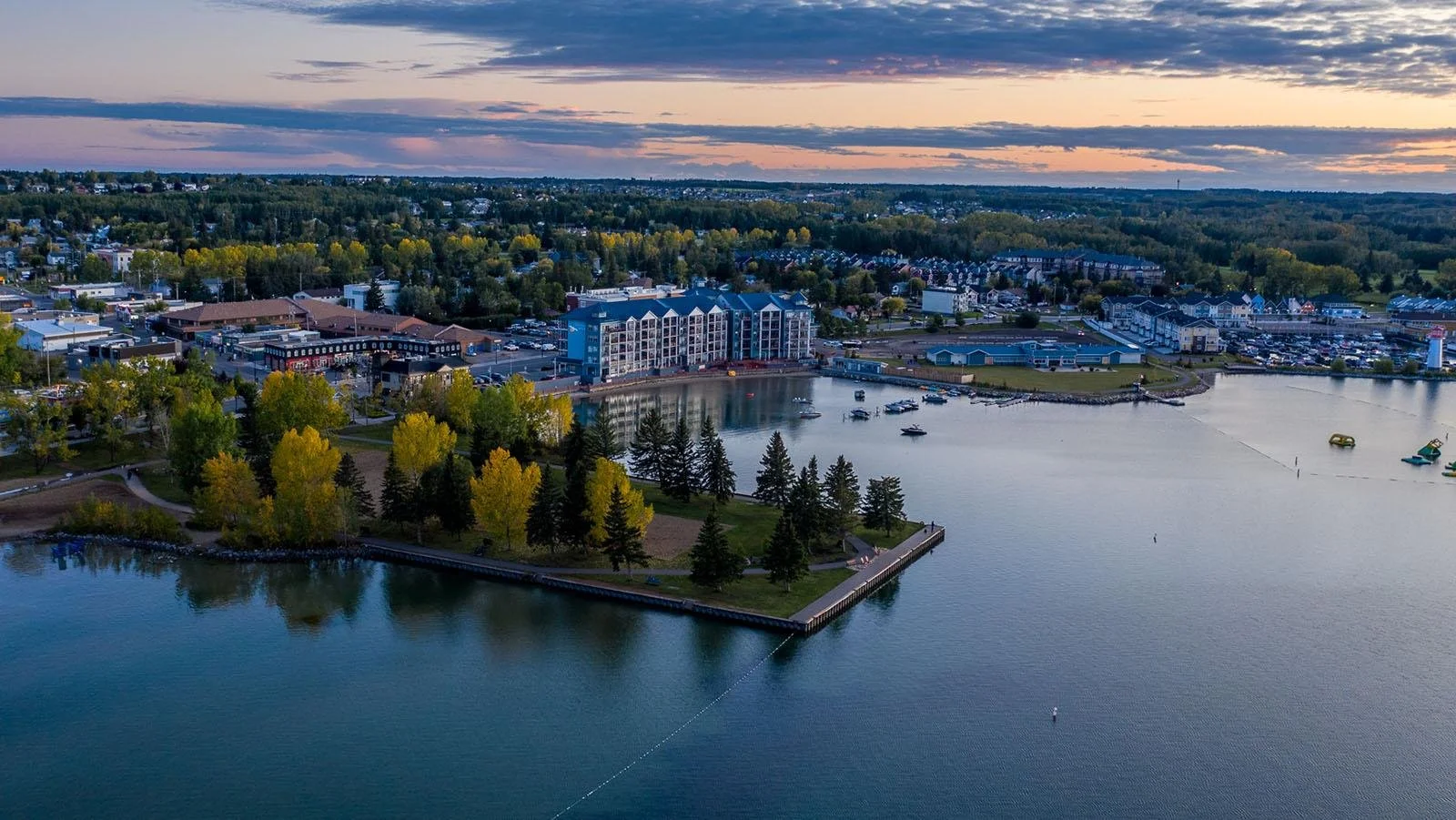 Aerial view of Sylvan Lake, Alberta, a Central Alberta community served by Prairie Key Mortgages.