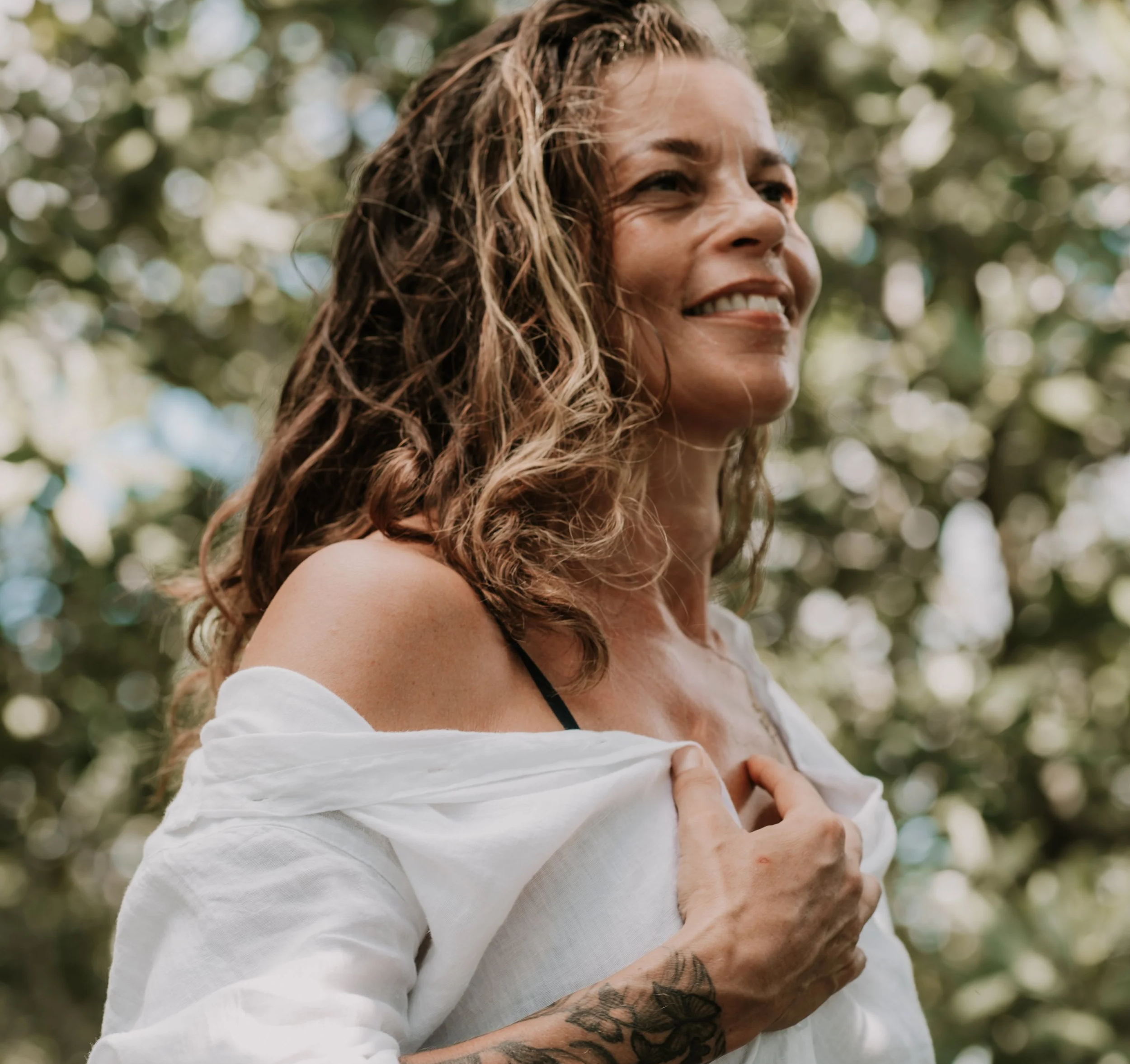 Alexandra van schaik, woman wearing a white blouse standing in nature