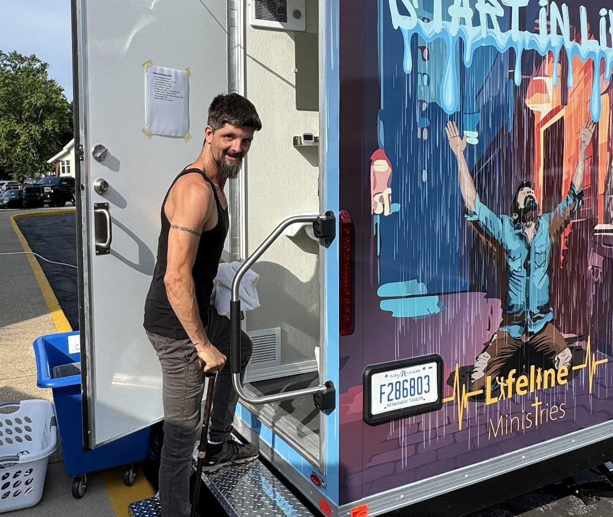 shower-trailer-1-crop-b.jpg