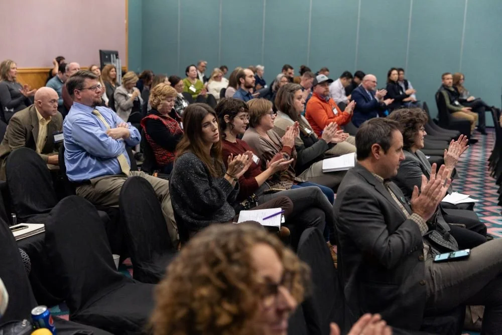 Image of audience applauding