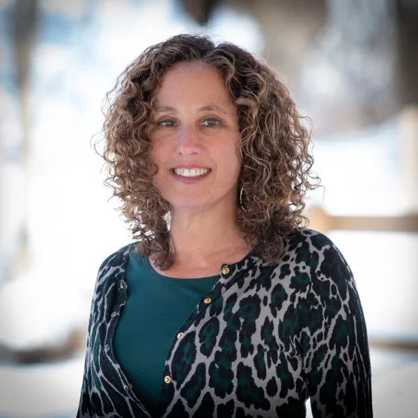 Headshot of Elisa Seltzer