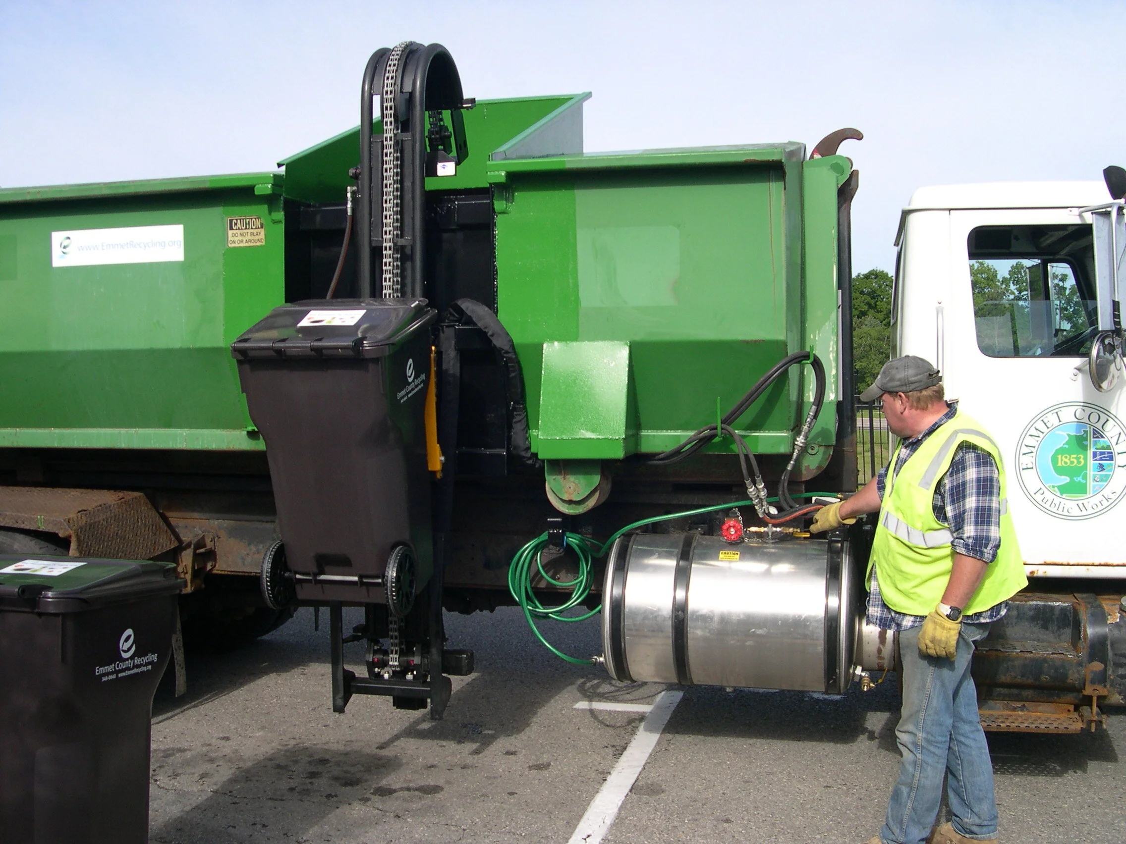 food waste collection truck.jpg