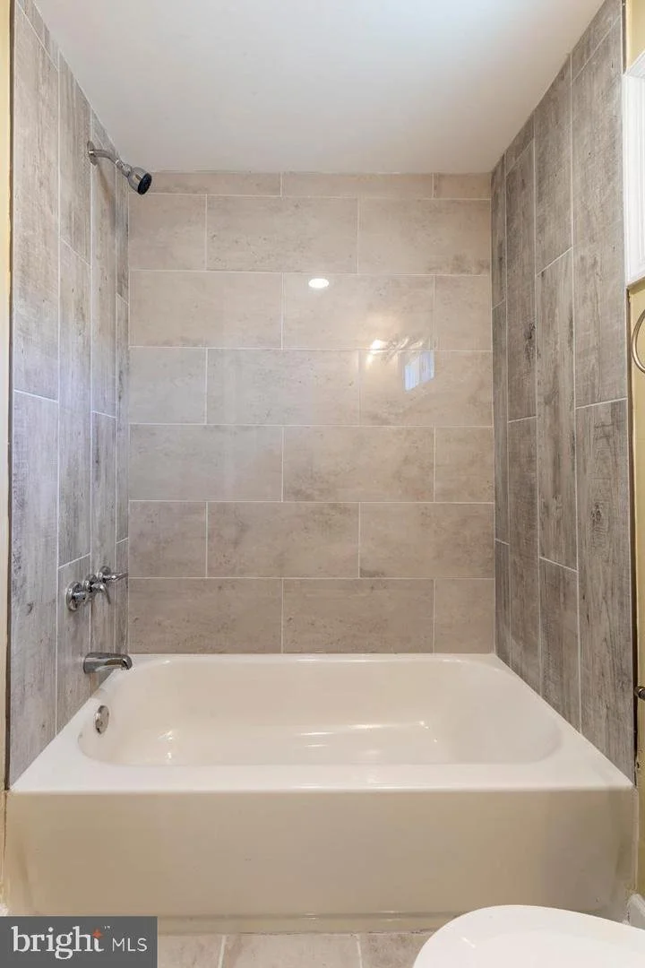 2508 Stewart St - 19121 - Bathroom