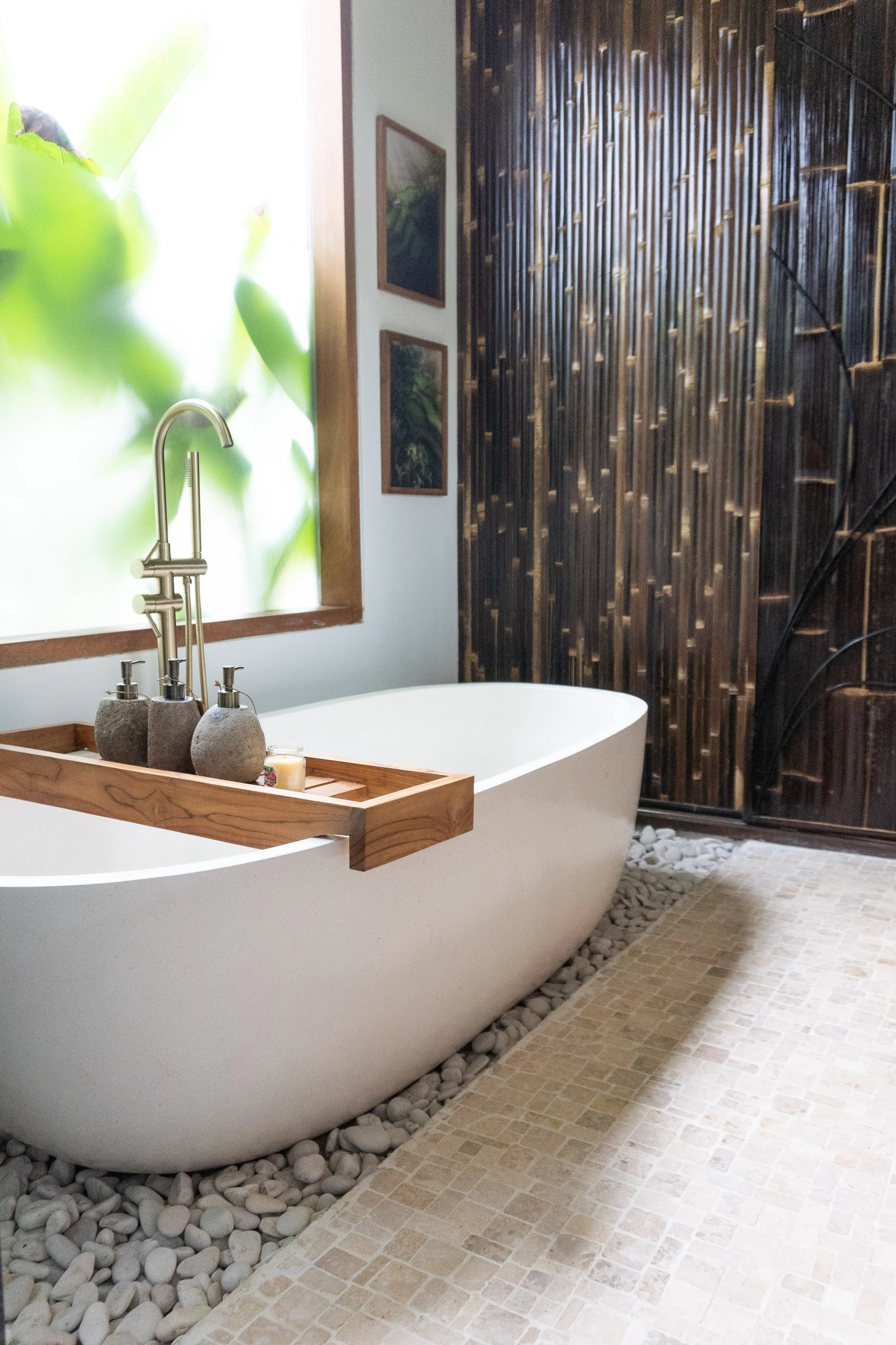 White Bath tub.jpg