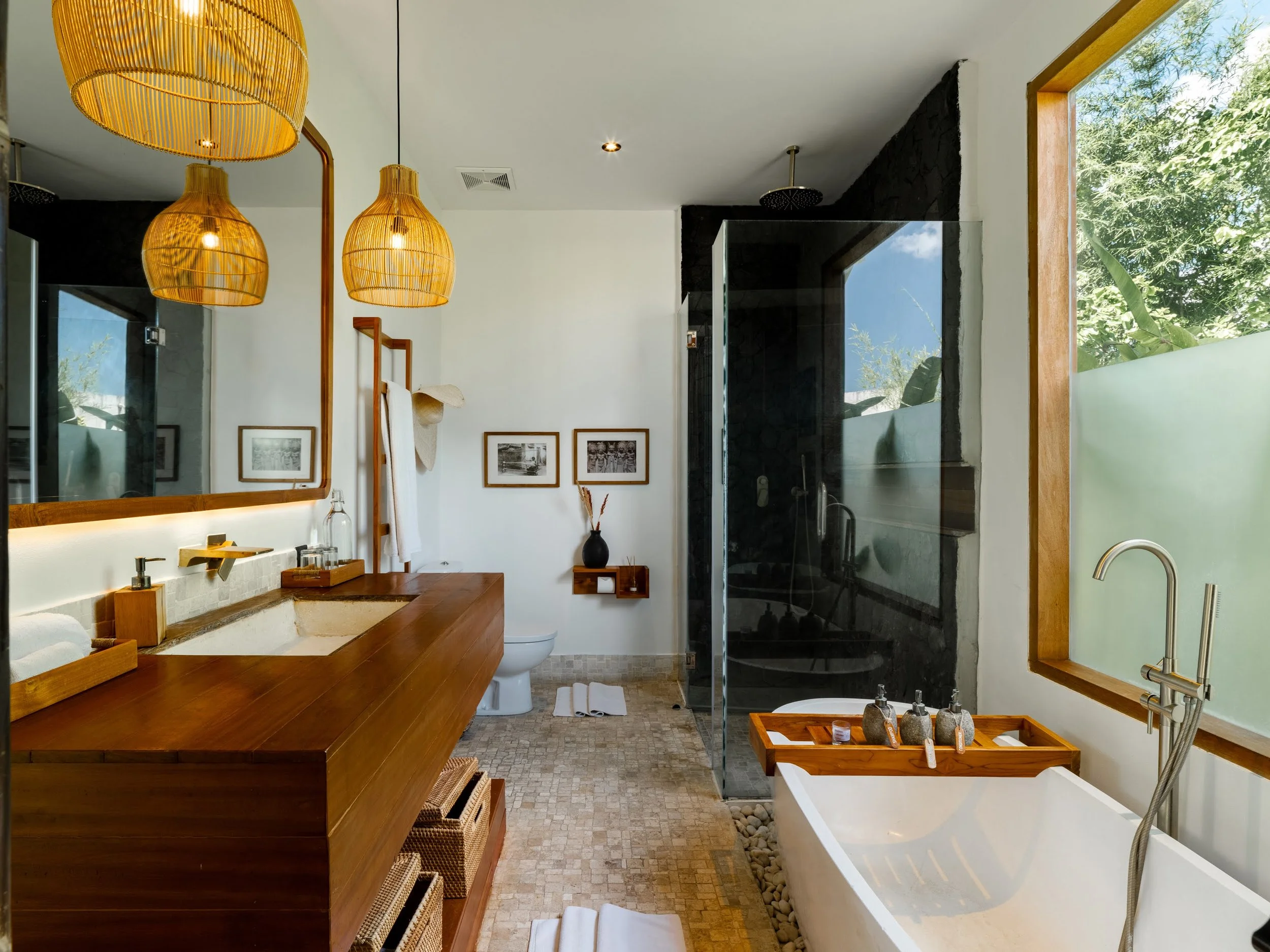 OASIS_195_BUNGALOW WHITE BATHROOM.jpg