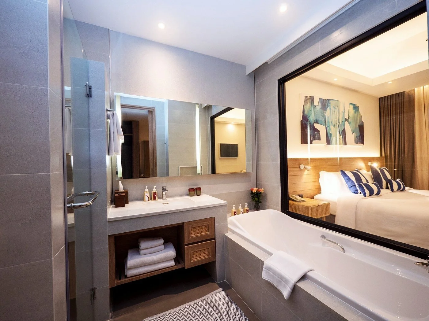 bathroom-of-deluxe-sea.jpg
