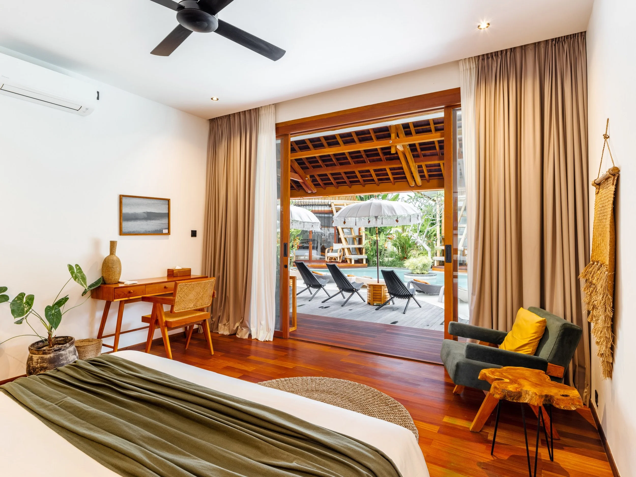 OASIS_267_HOTEL WHITE.jpg