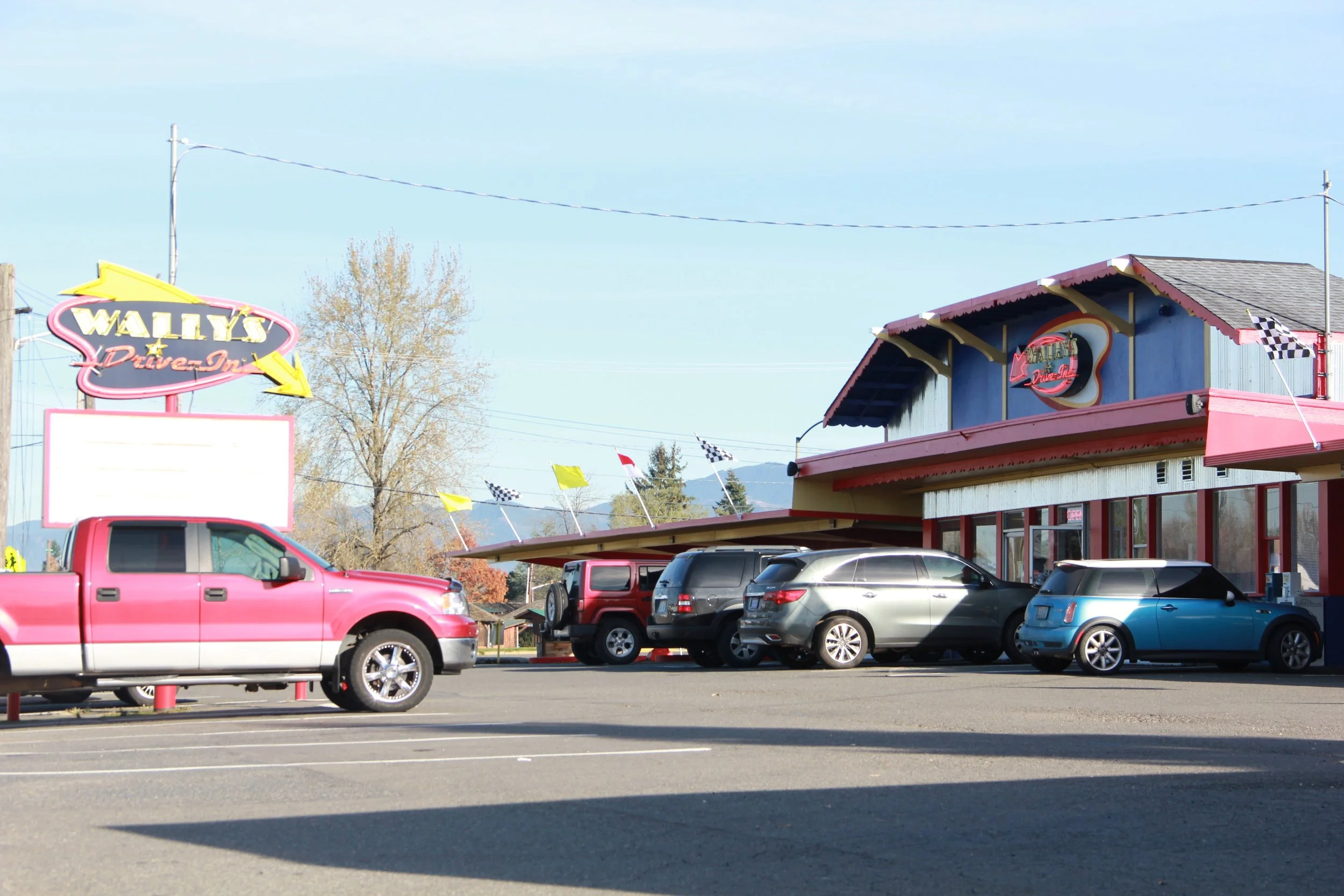 wallys_drive_in_outside.jpg