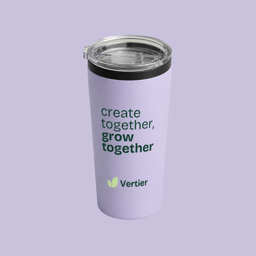 Termo morado con tapa transparente y mensaje que dice "create together, grow together" y logo de Vertier