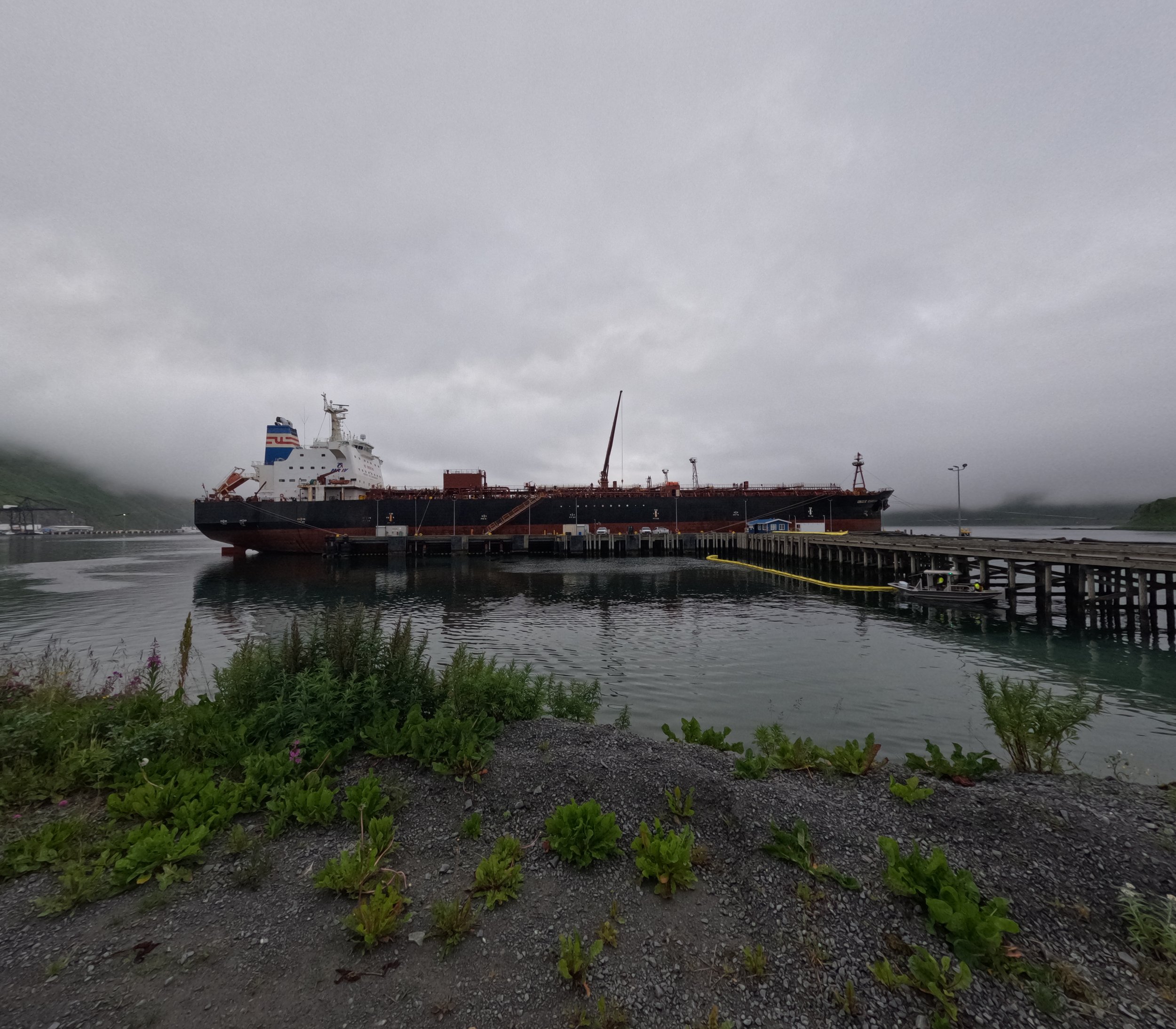 Large vessel getting fuel
