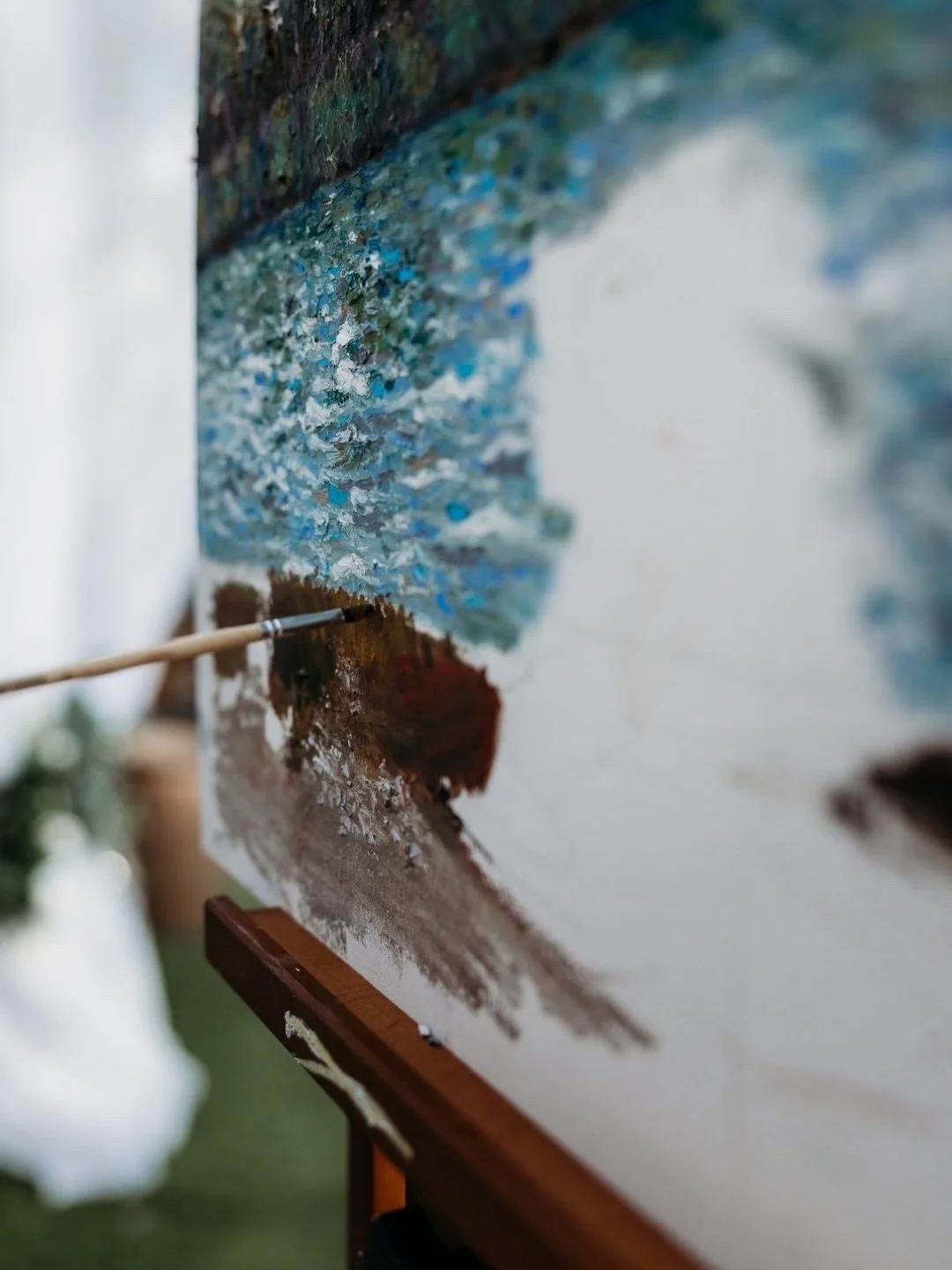 This last month I had the beautiful honor of painting my first live wedding. This is a milestone I am so thrilled and excited to you show you all and I hope you stick along for the rest of the journey