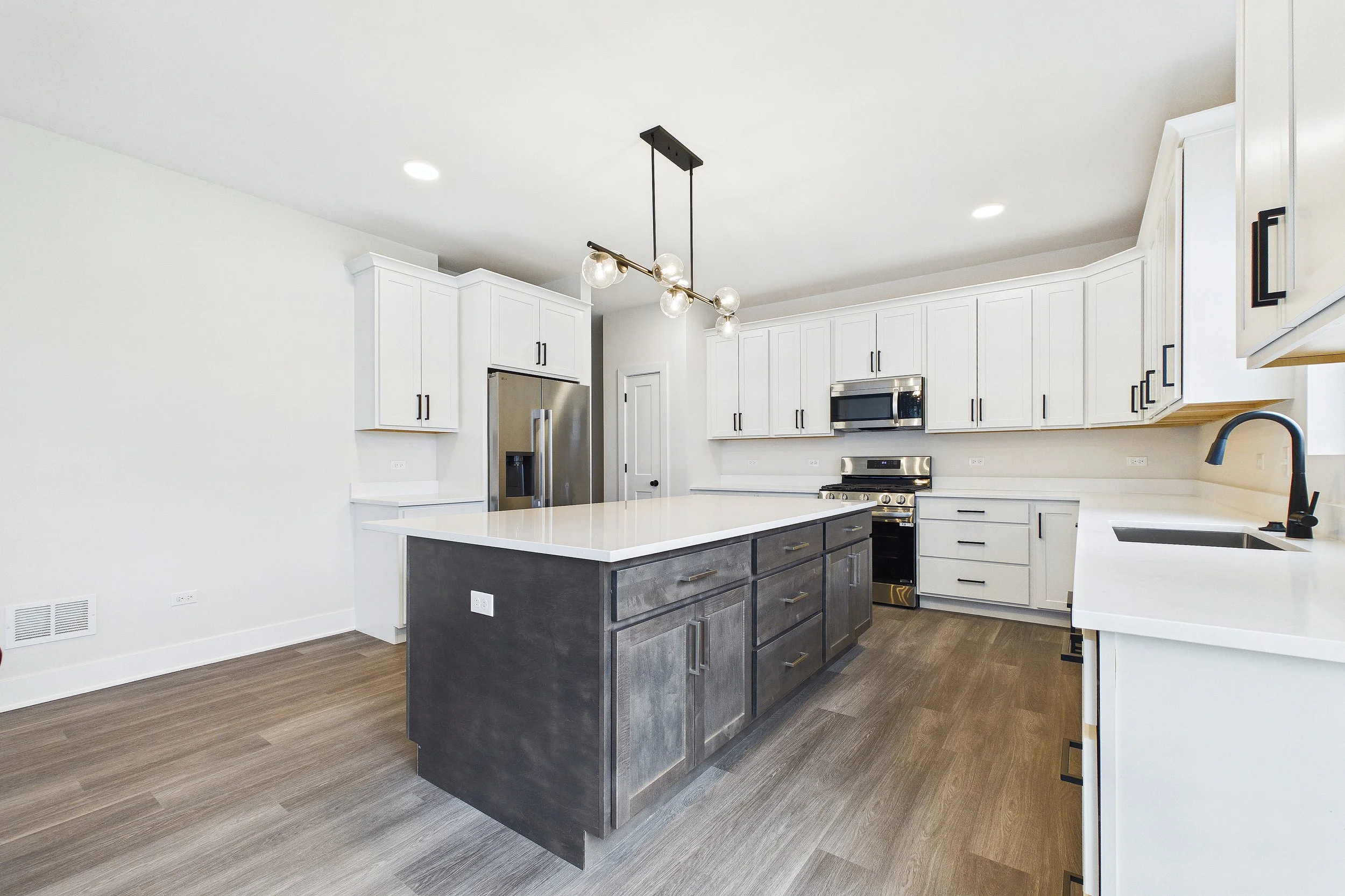 31-Two Story Kitchen.jpg