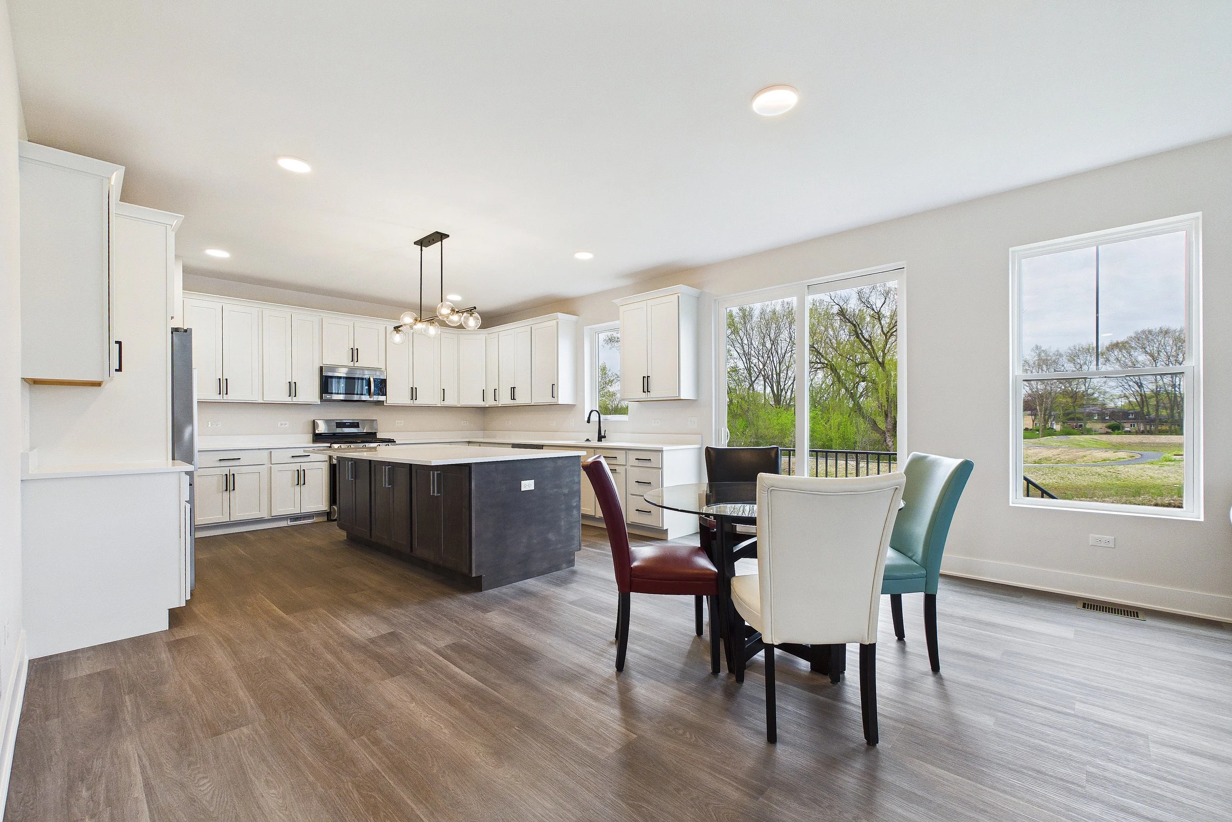29-Two Story Eating Area.jpg