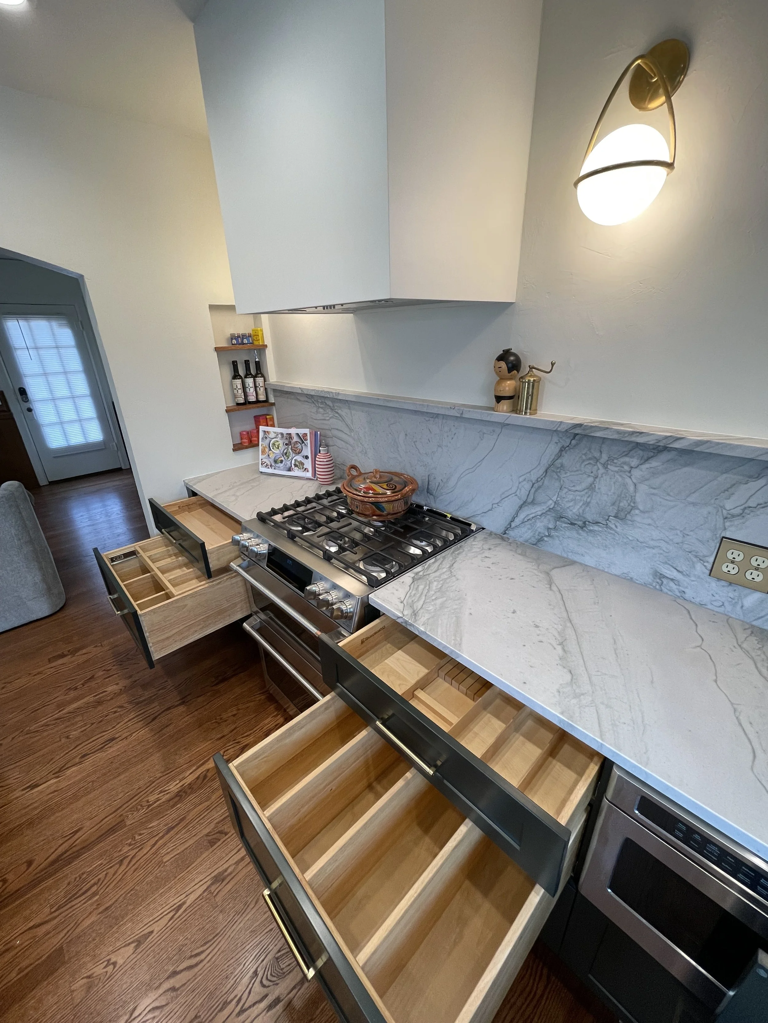 Utensil_and_drawer_organizers.jpg