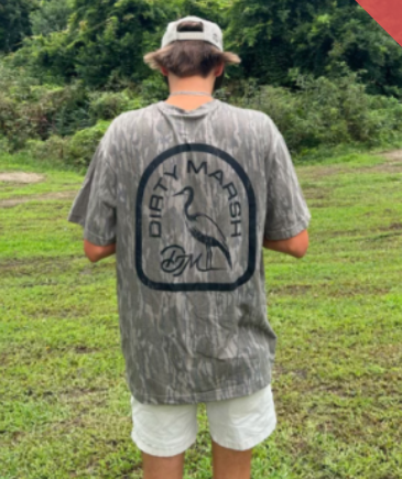 BACKSHORE LOGO TEE | WASHED OUT MOSSY OAK® BOTTOMLAND CAMO