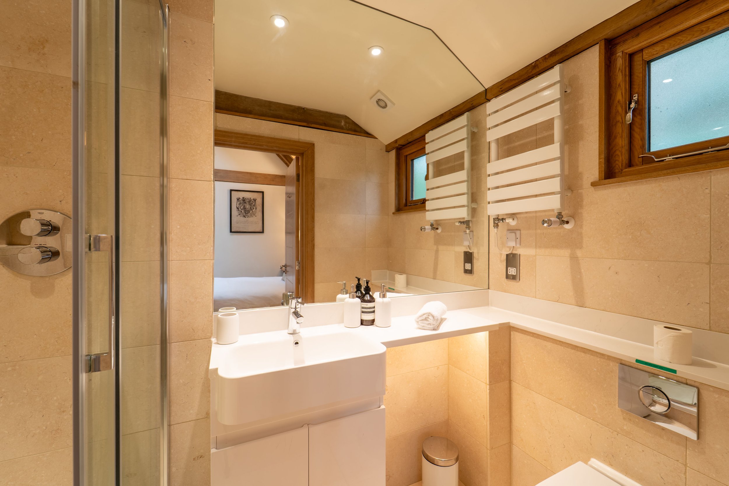 Annexe bathroom 2.jpg
