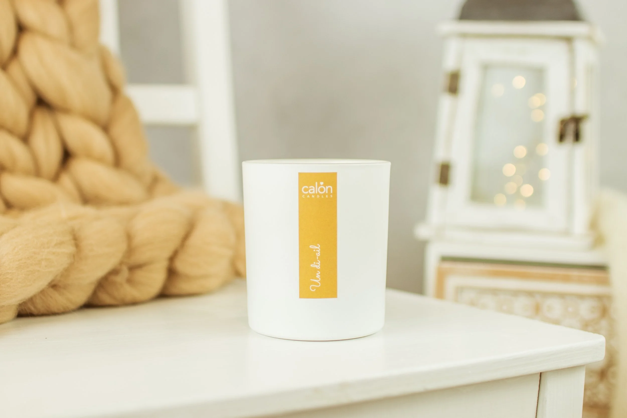 Un di-ail - gold on white.jpg (Copy)