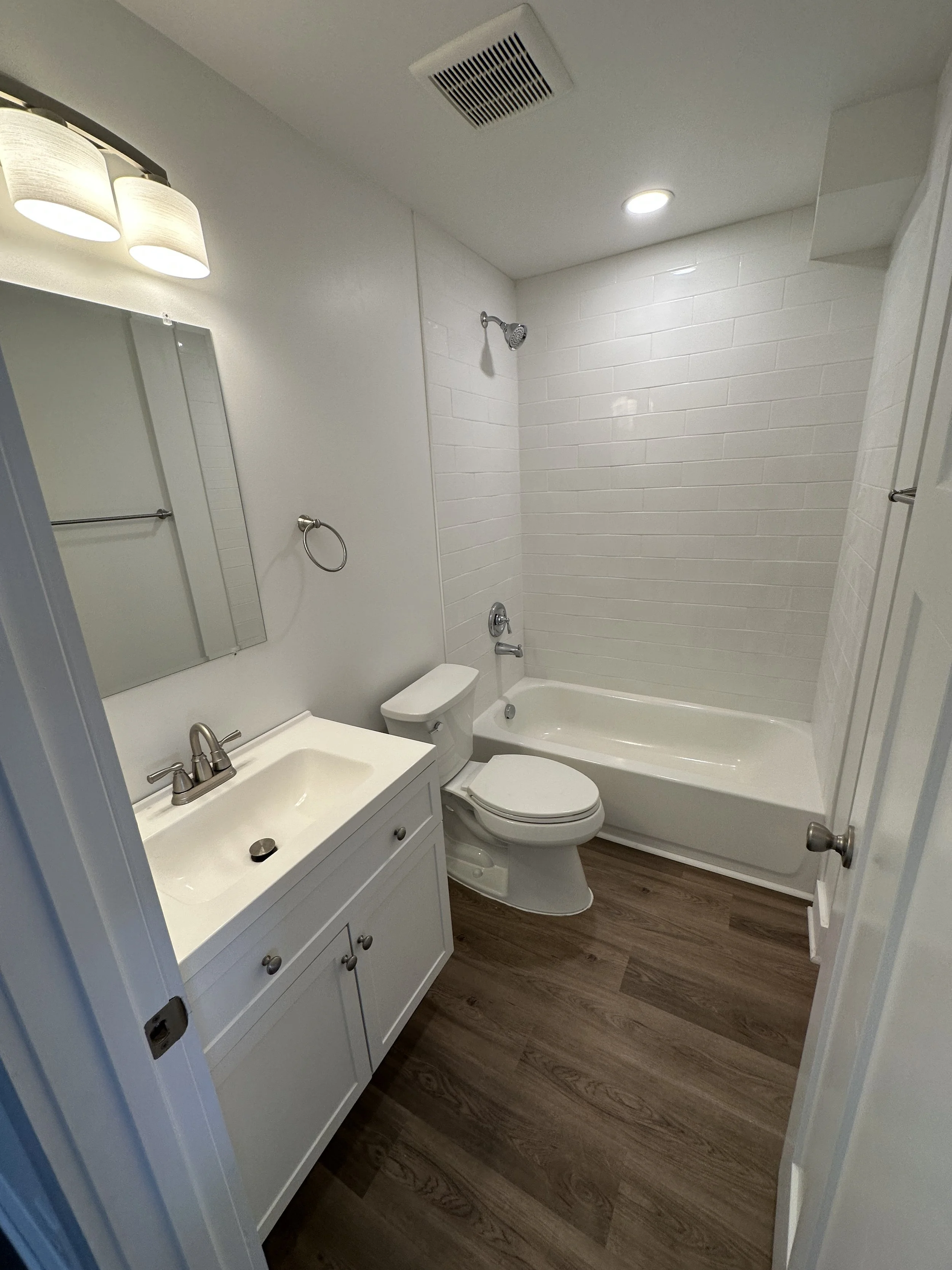 3623Hydraulicbathroomafter.JPG