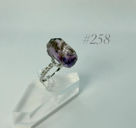 Amethyst Point Ring
